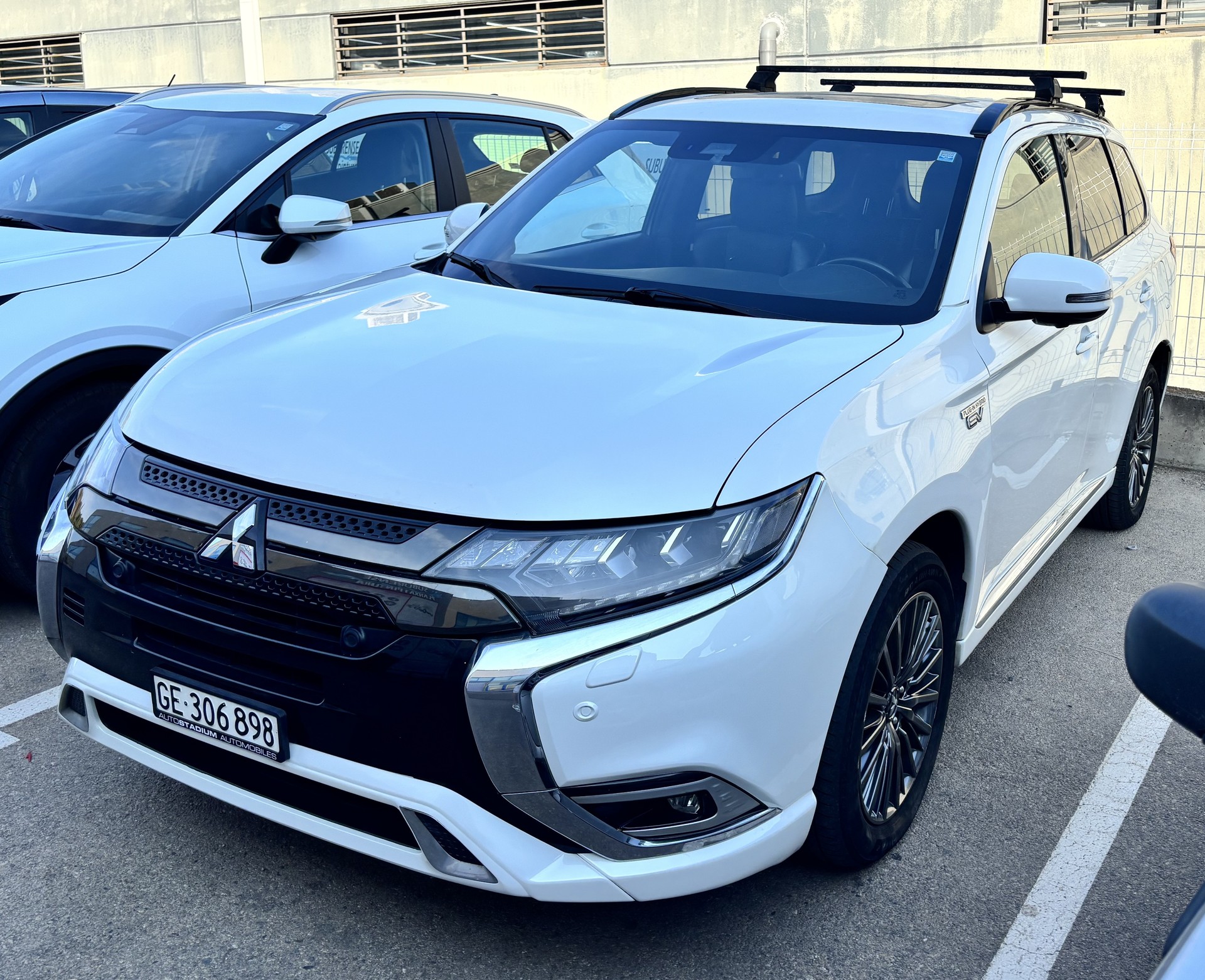 MITSUBISHI 2.4 PHEV Diamond S-Edition-image-0