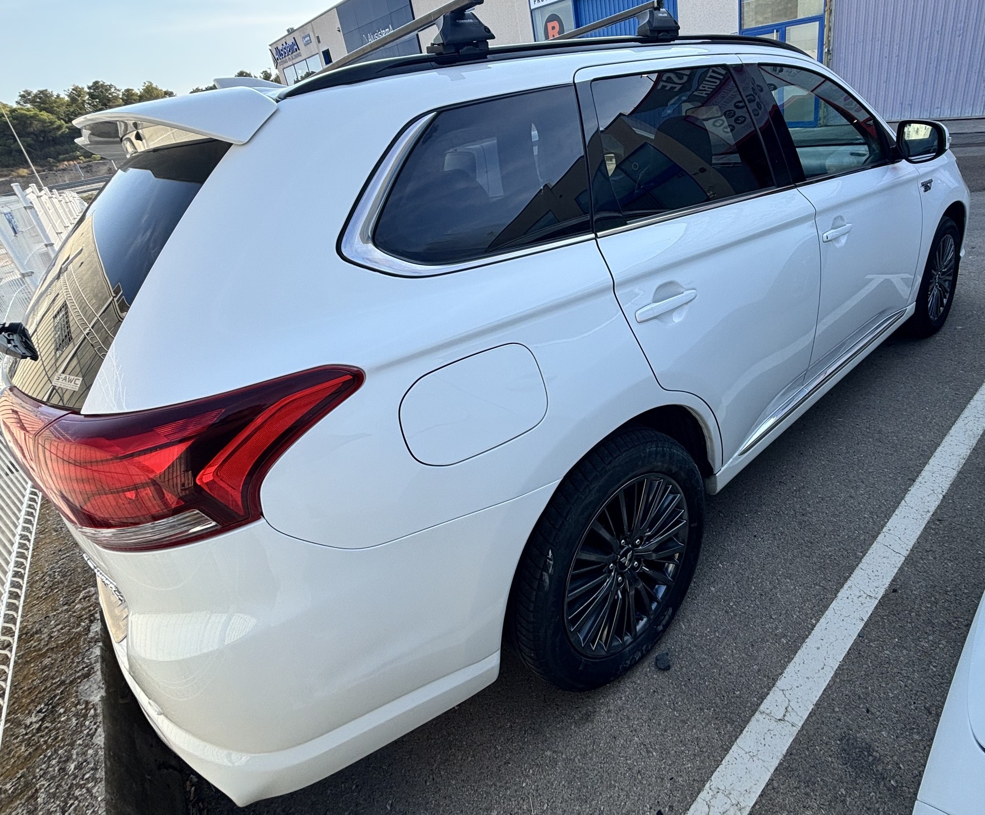 MITSUBISHI 2.4 PHEV Diamond S-Edition-image-1