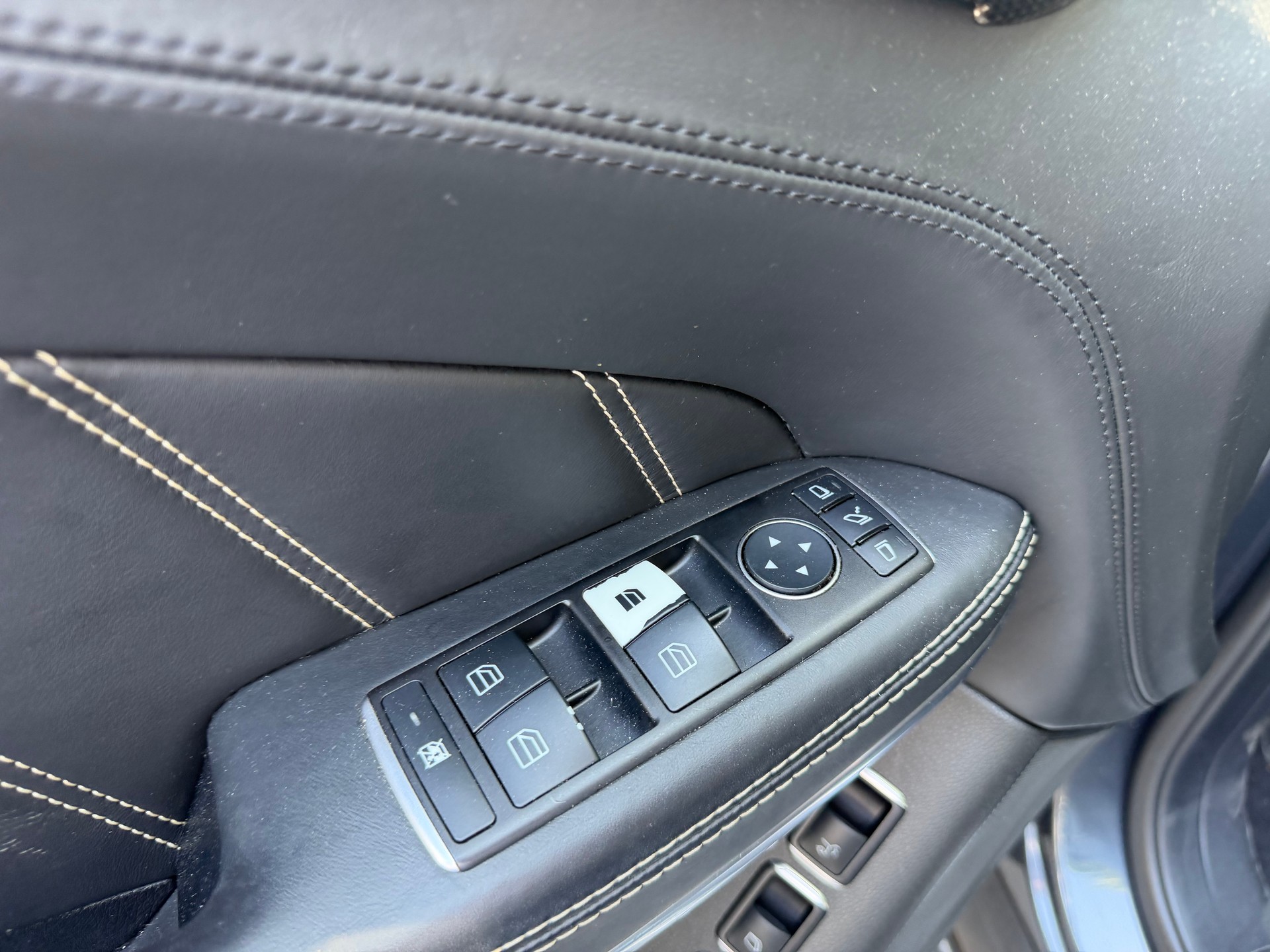 MERCEDES-BENZ GLS 63 AMG 4Matic Speedshift Plus 7G-Tronic-image-18