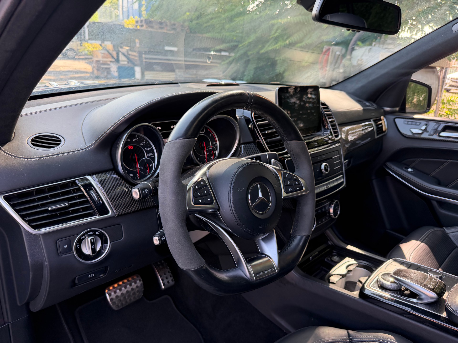 MERCEDES-BENZ GLS 63 AMG 4Matic Speedshift Plus 7G-Tronic-image-22
