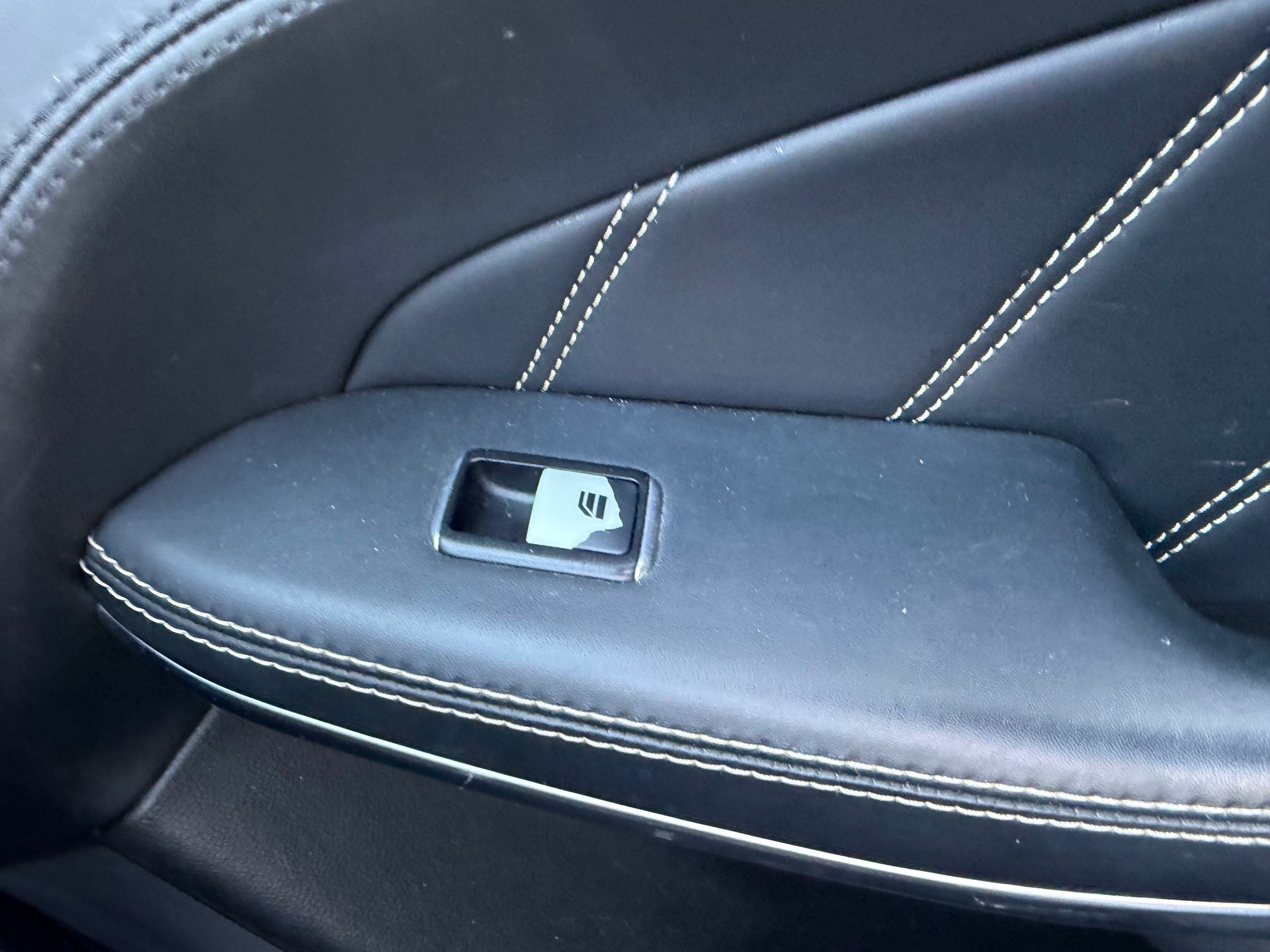 MERCEDES-BENZ GLS 63 AMG 4Matic Speedshift Plus 7G-Tronic-image-30