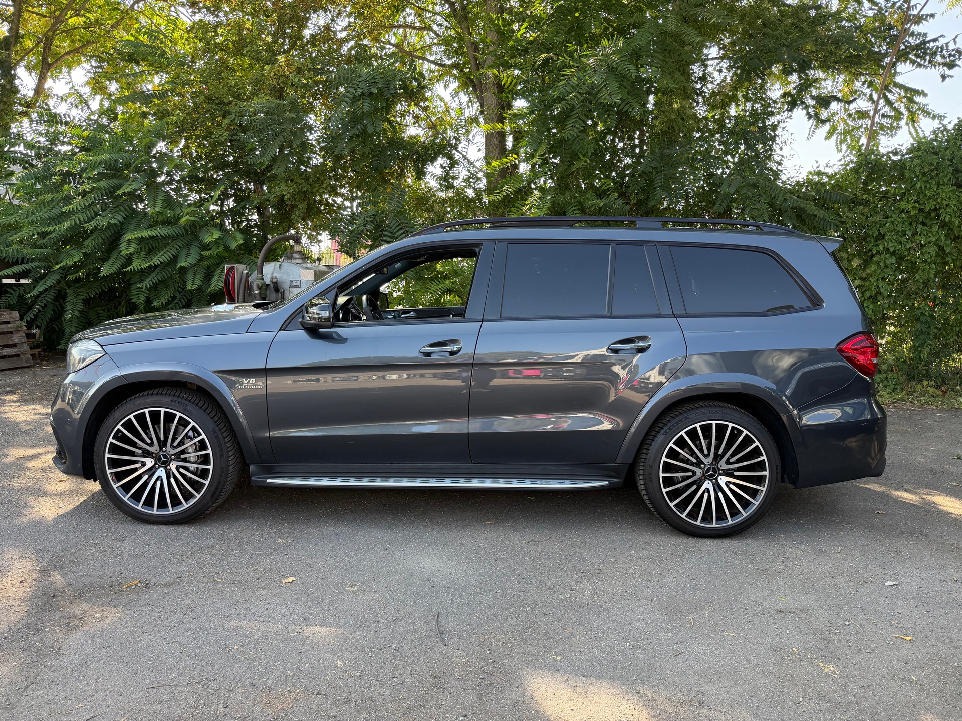 MERCEDES-BENZ GLS 63 AMG 4Matic Speedshift Plus 7G-Tronic-showroom-element-1