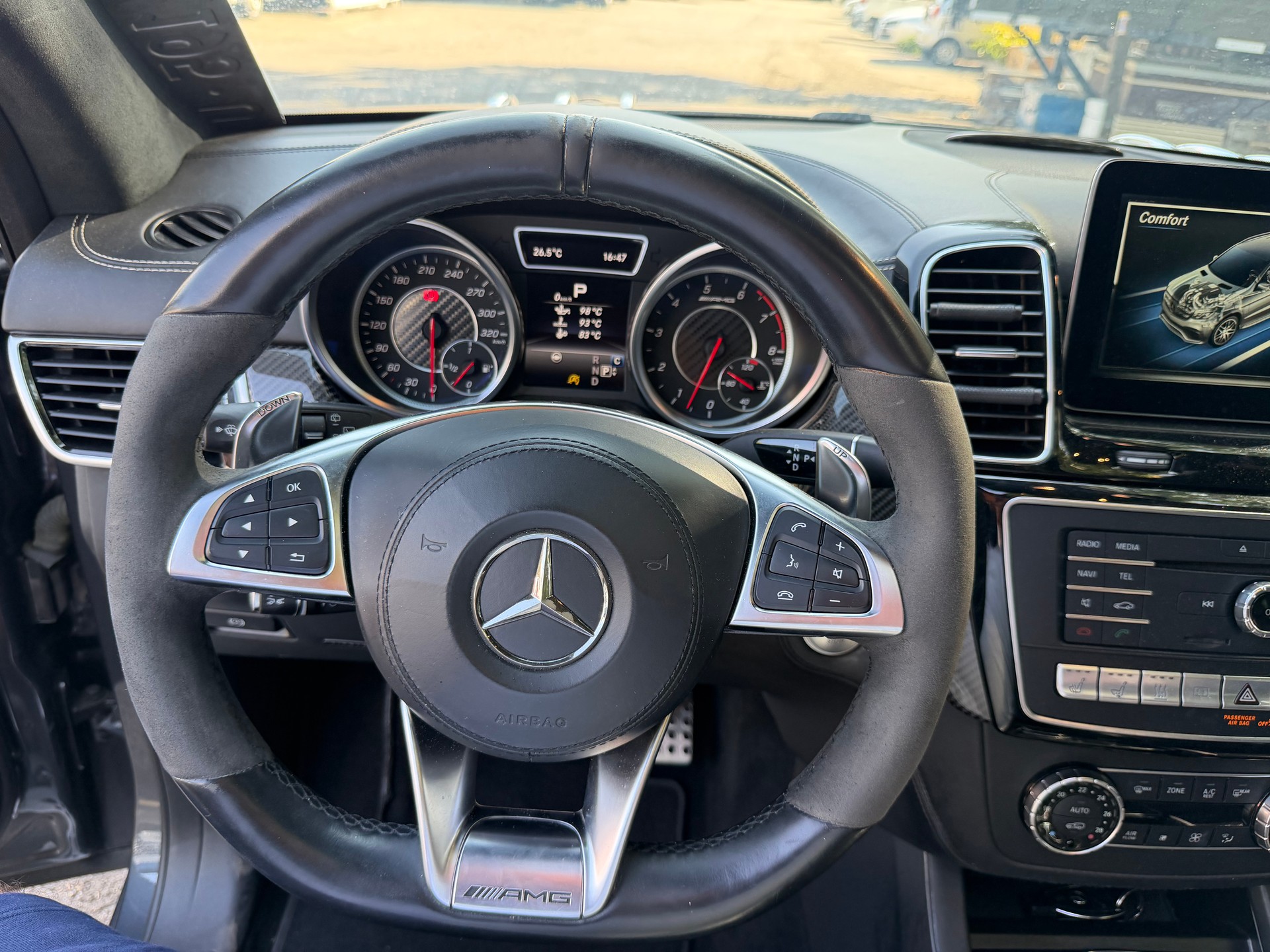 MERCEDES-BENZ GLS 63 AMG 4Matic Speedshift Plus 7G-Tronic-image-24
