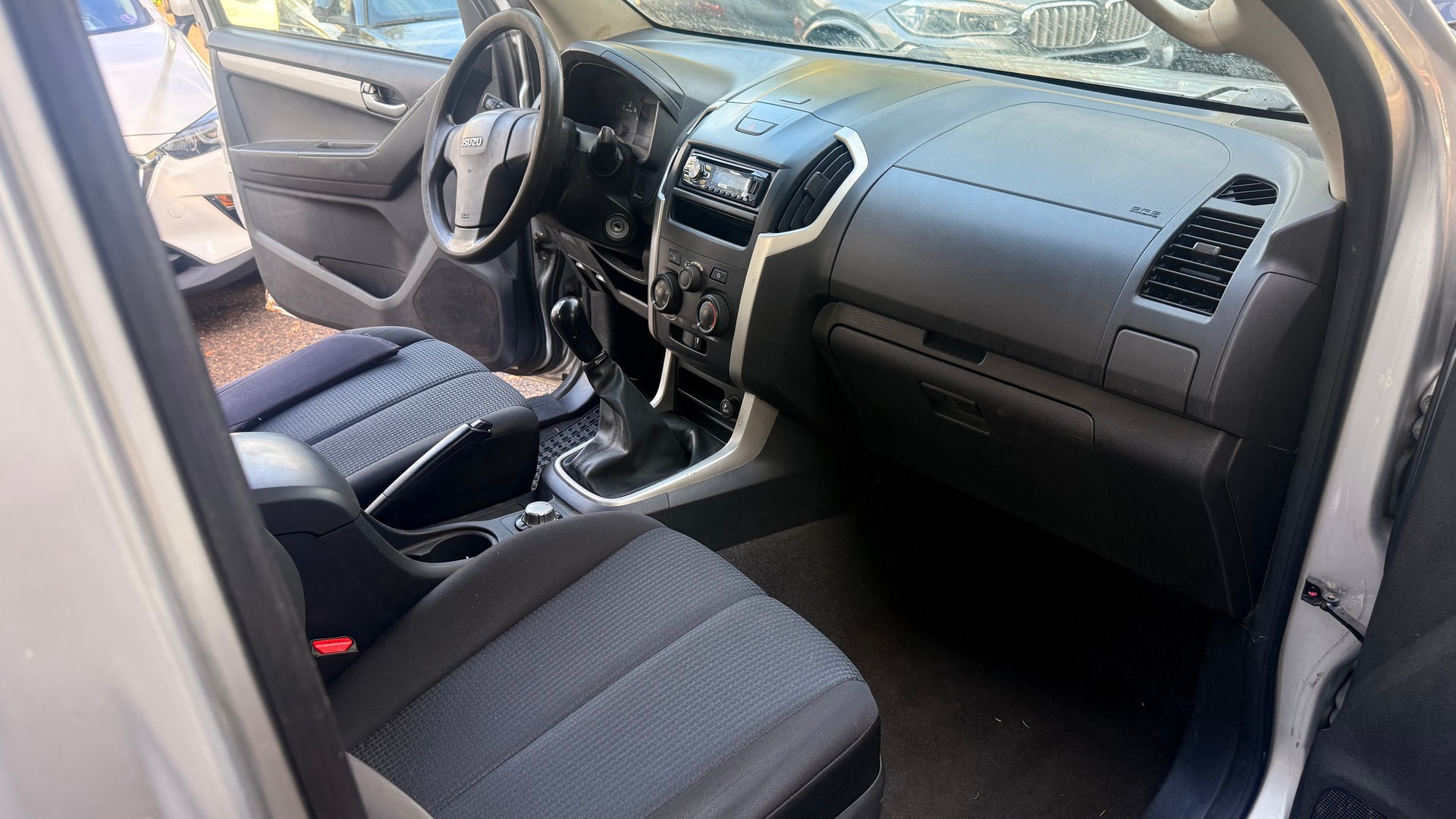 ISUZU D-MAX 2.5 Crew Cab Planet 4x4 * Problème pont arrière *-image-7