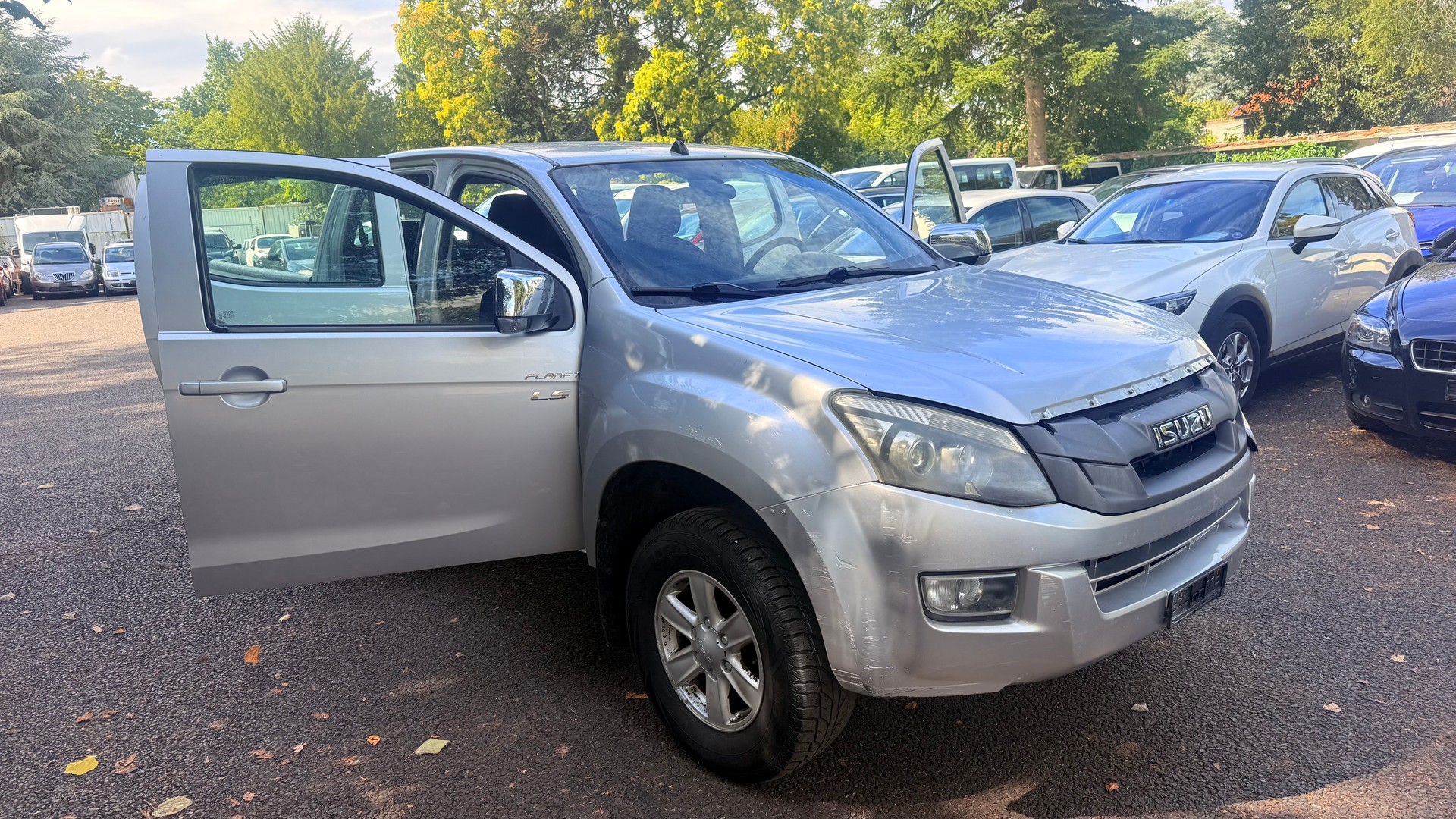 ISUZU D-MAX 2.5 Crew Cab Planet 4x4 * Problème pont arrière *-image-10