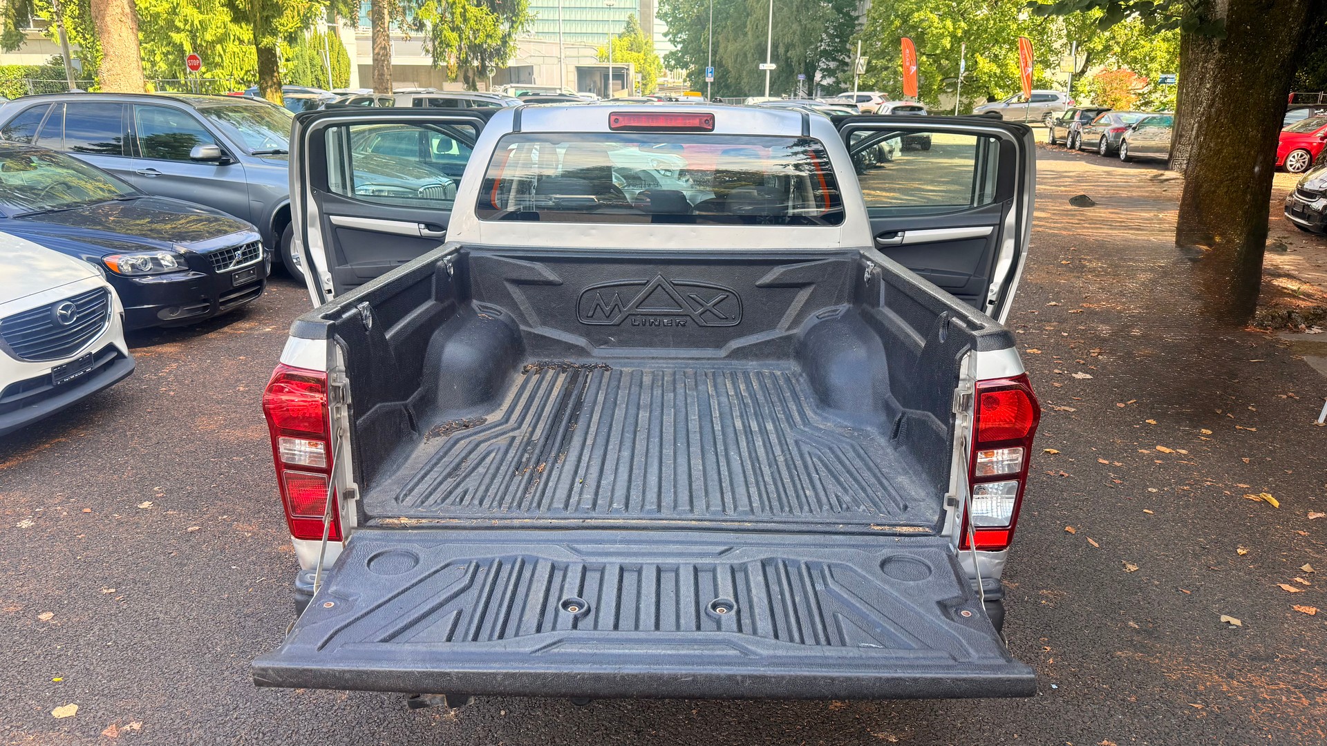 ISUZU D-MAX 2.5 Crew Cab Planet 4x4 * Problème pont arrière *-image-12