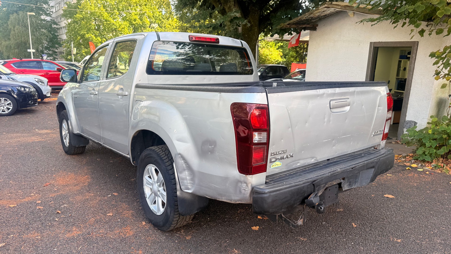 ISUZU D-MAX 2.5 Crew Cab Planet 4x4 * Problème pont arrière *-image-2
