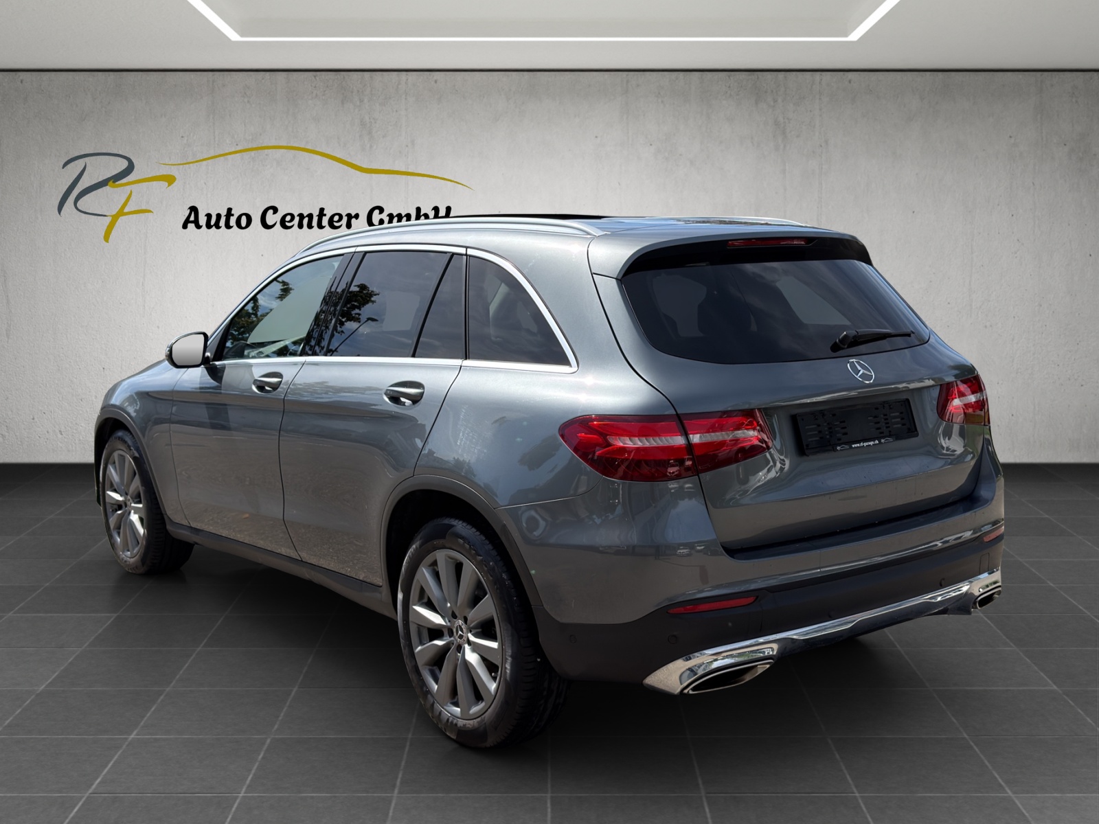 MERCEDES-BENZ GLC 250 AMG Line 4Matic 9G-Tronic-image-4