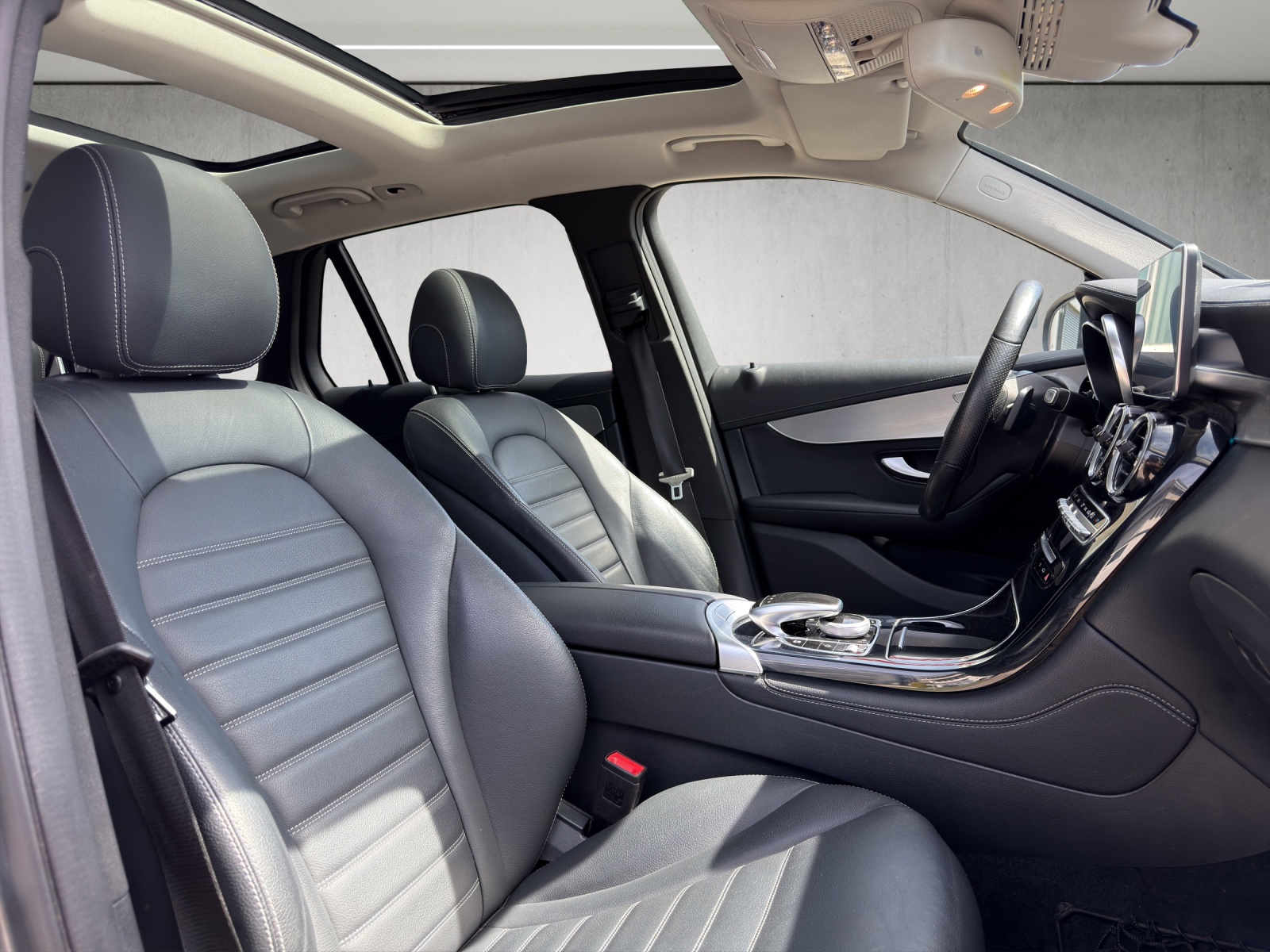 MERCEDES-BENZ GLC 250 AMG Line 4Matic 9G-Tronic-image-10
