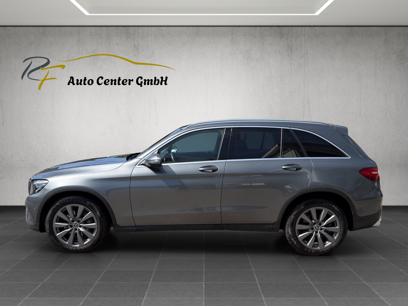 MERCEDES-BENZ GLC 250 AMG Line 4Matic 9G-Tronic-image-3