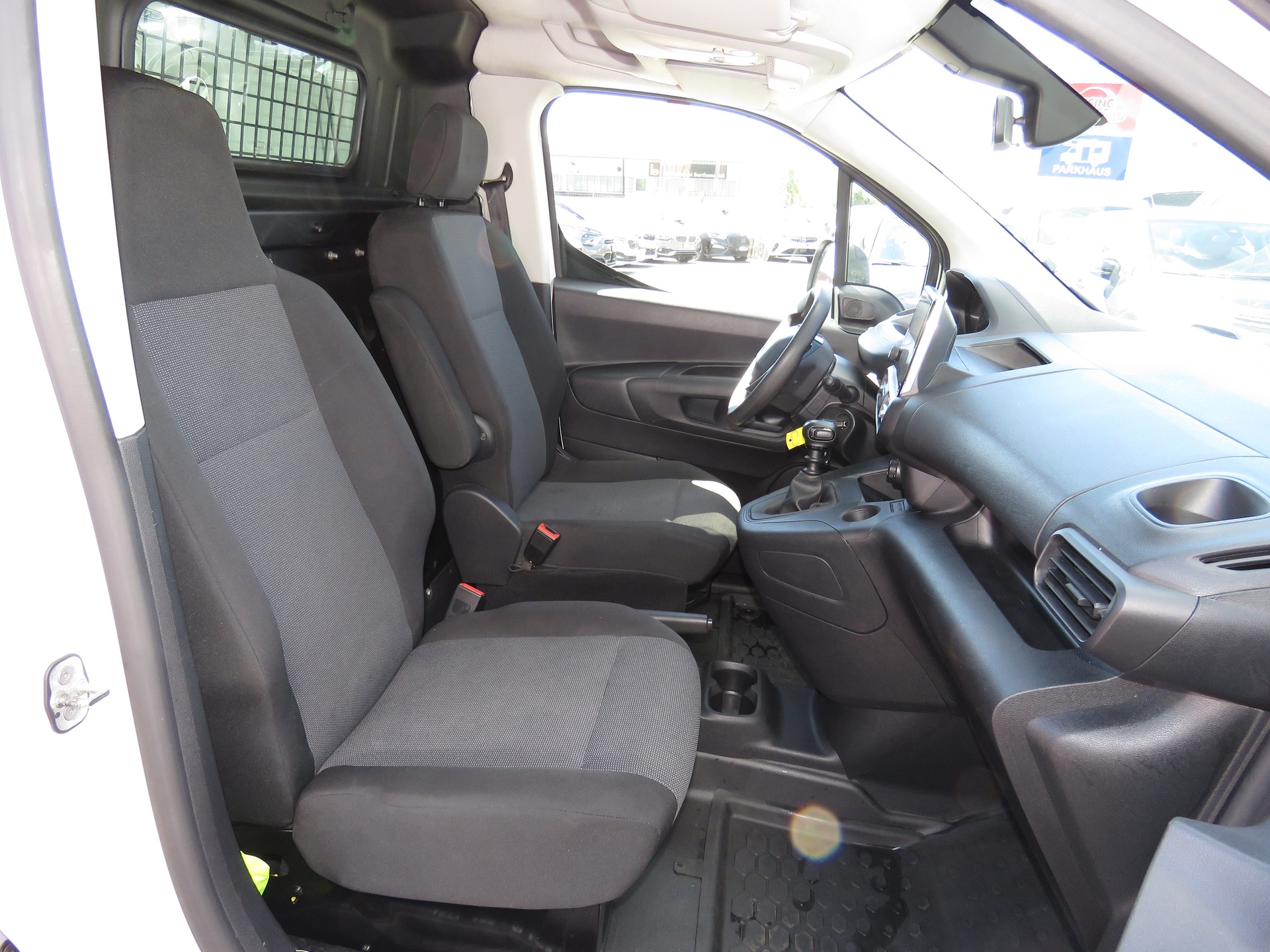 PEUGEOT Partner 1.5 Blue HDi s/s Premium 650kg-image-9