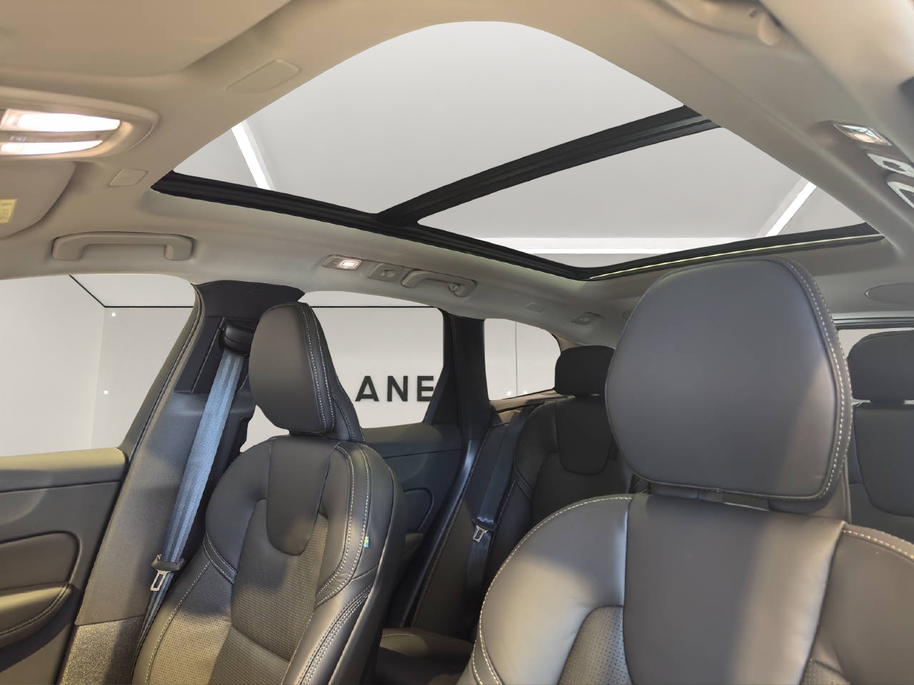 VOLVO XC60 2.0 T6 TE Ultra Dark eAWD-image-13