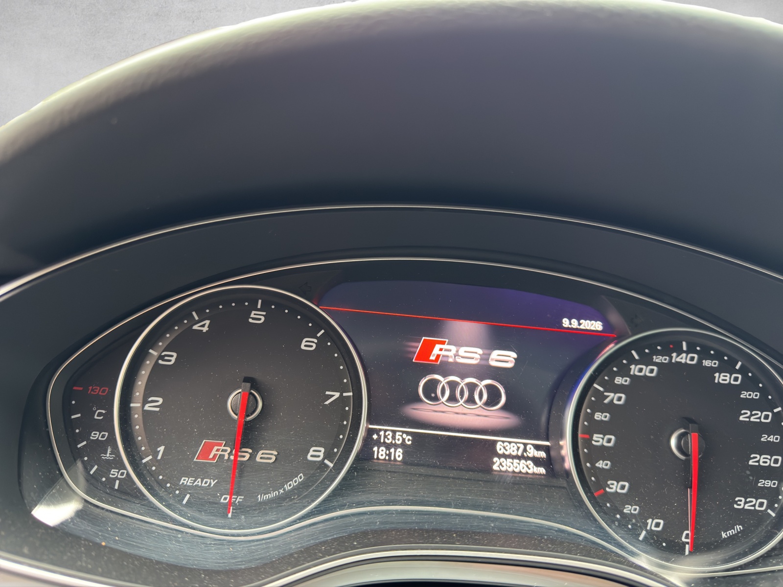 AUDI RS6 Avant 4.0 TFSI V8 quattro Tiptronic-image-9