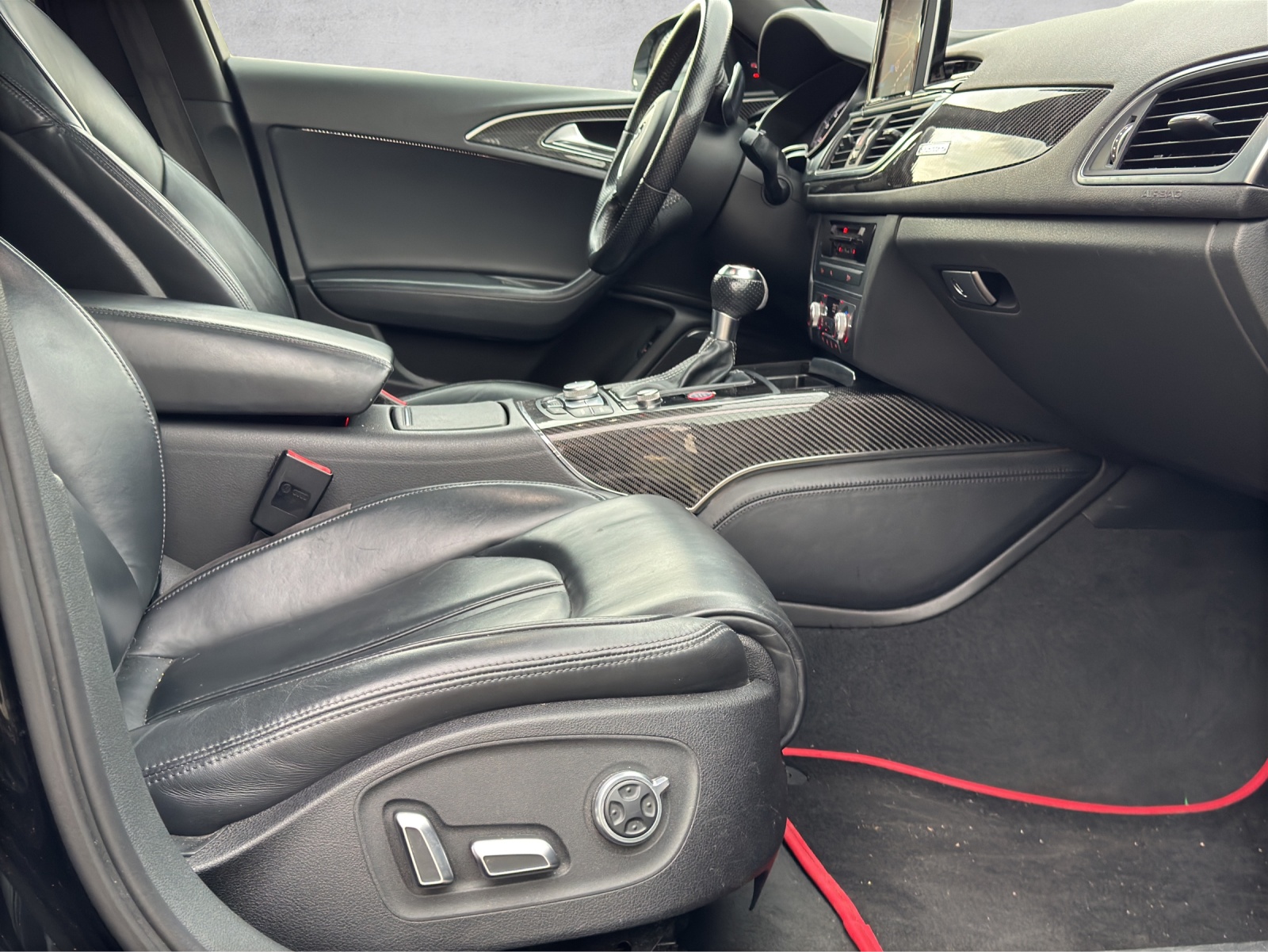 AUDI RS6 Avant 4.0 TFSI V8 quattro Tiptronic-image-14