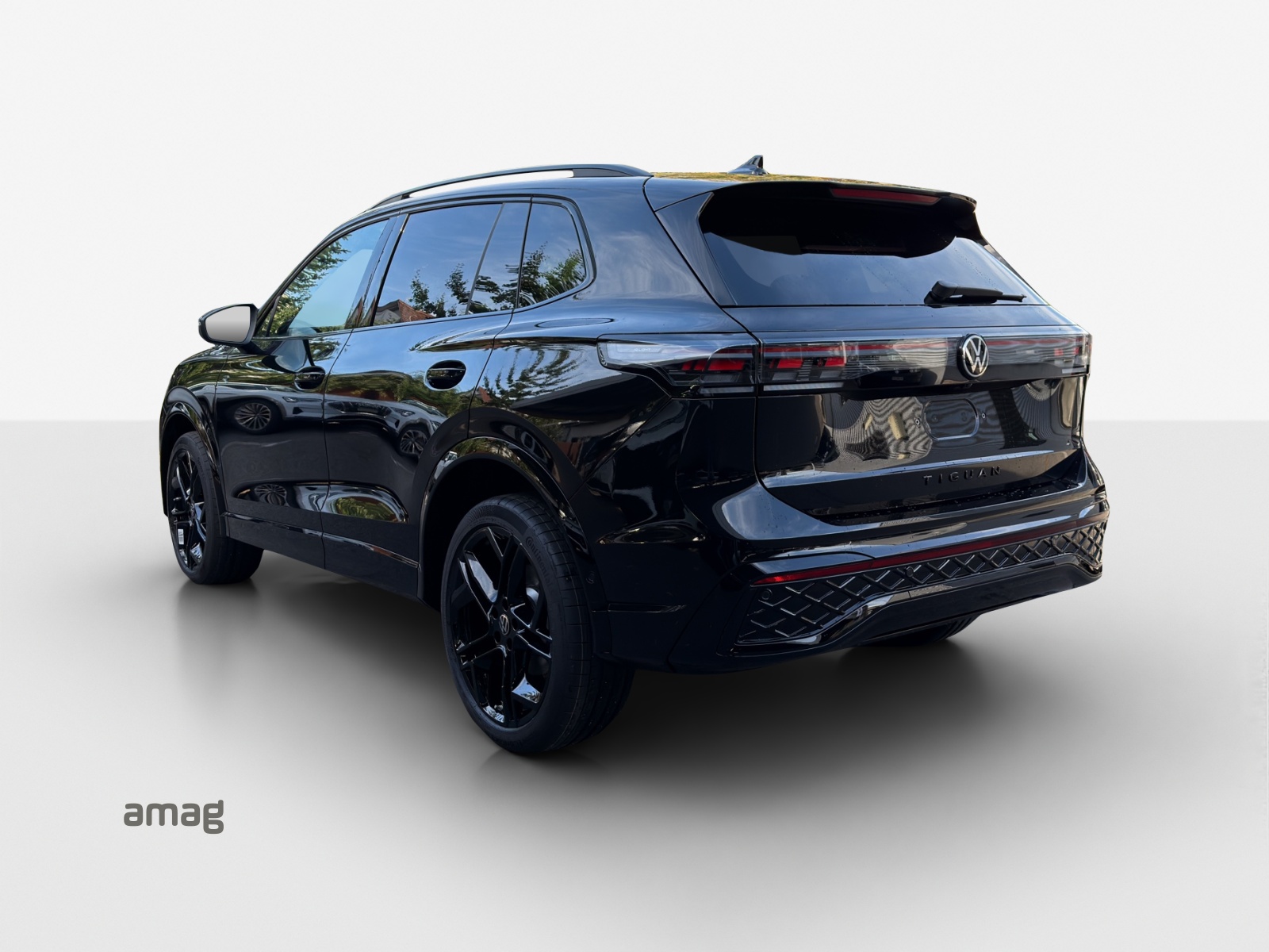 VW Tiguan 2.0 TSI DSG R-Line Plus 4Motion-showroom-element-2