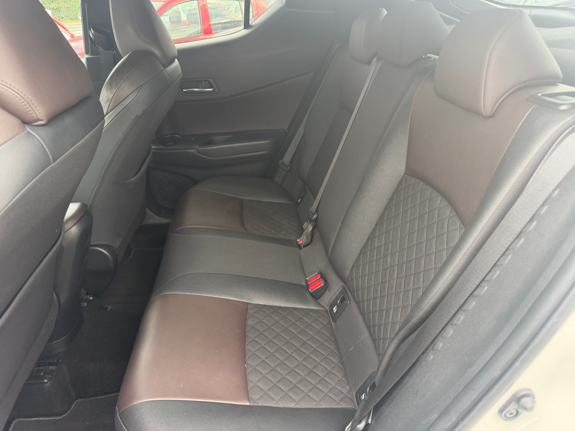 TOYOTA C-HR 1.8 HSD Premium CVT-image-7