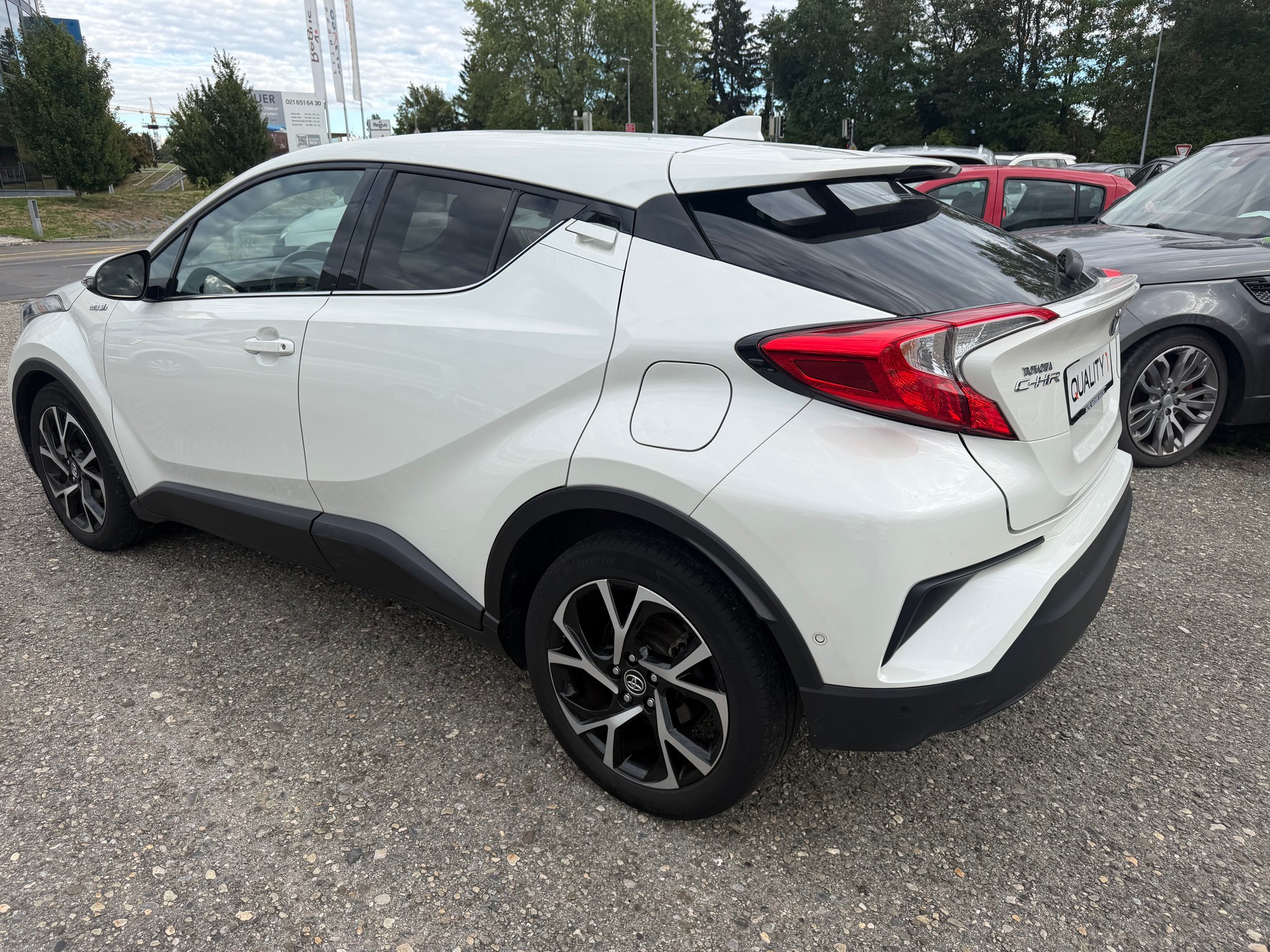 TOYOTA C-HR 1.8 HSD Premium CVT-image-4