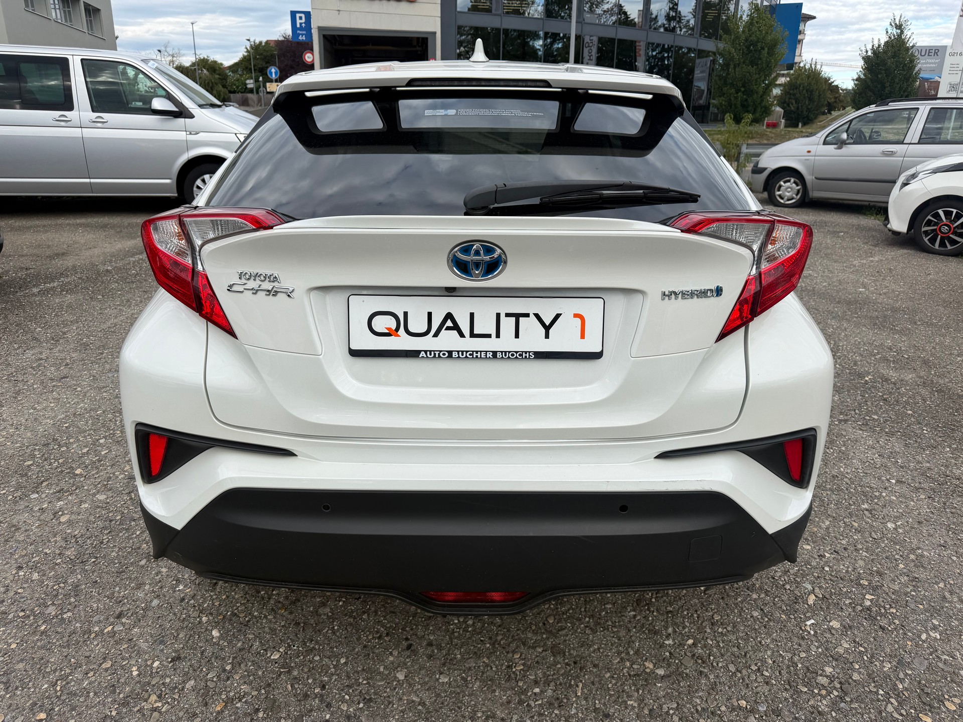 TOYOTA C-HR 1.8 HSD Premium CVT-image-3