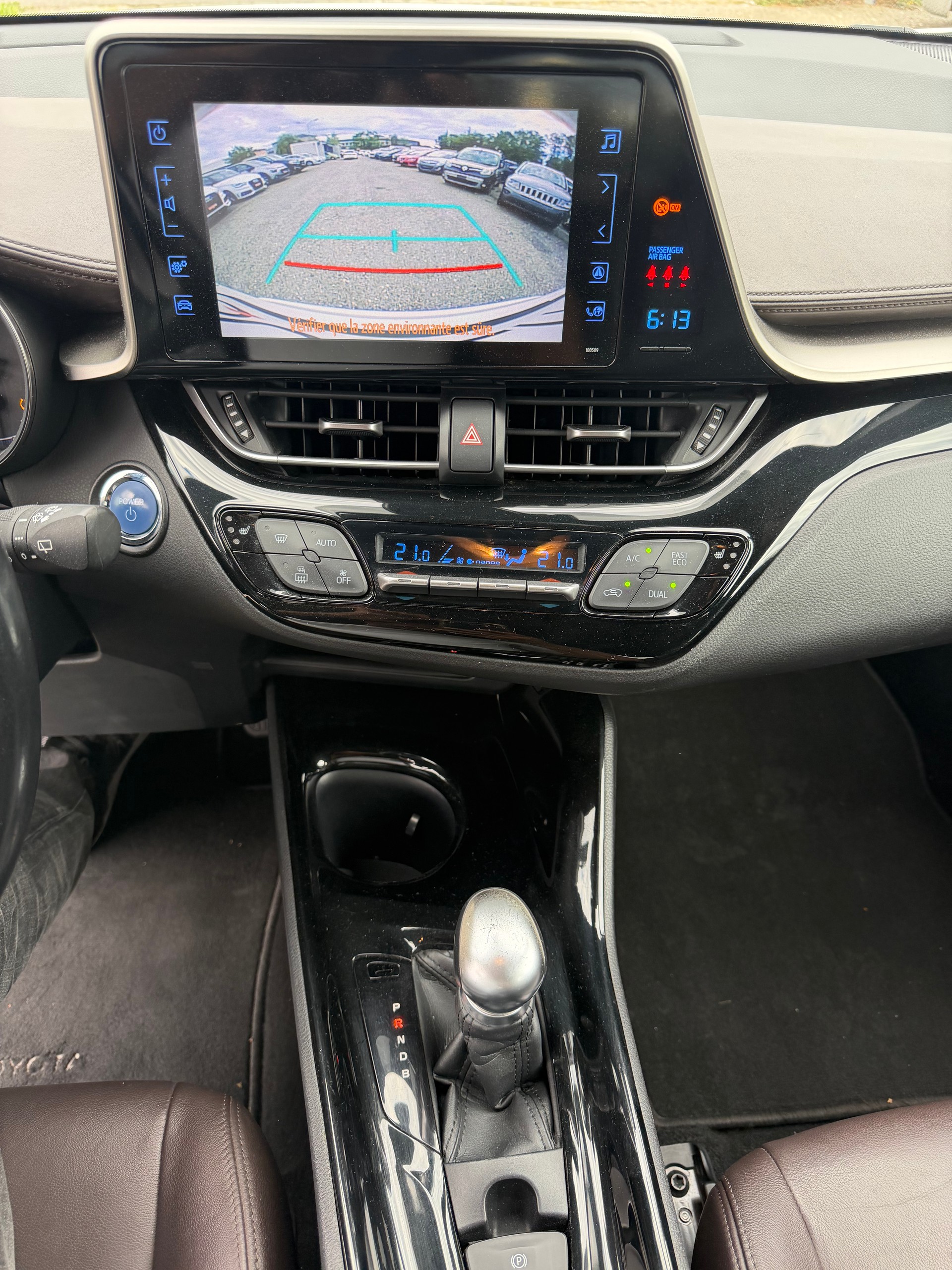 TOYOTA C-HR 1.8 HSD Premium CVT-image-10