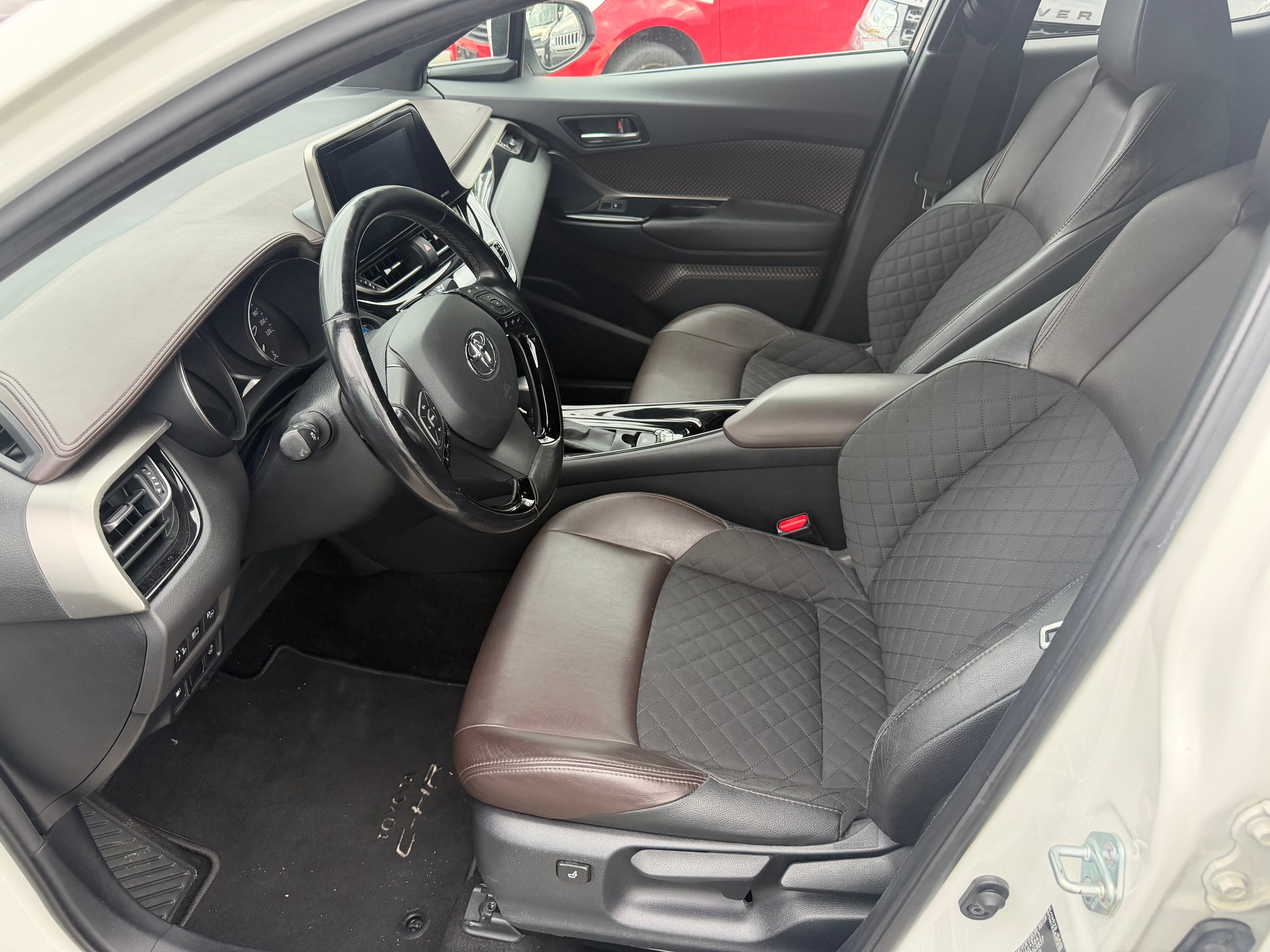 TOYOTA C-HR 1.8 HSD Premium CVT-image-6