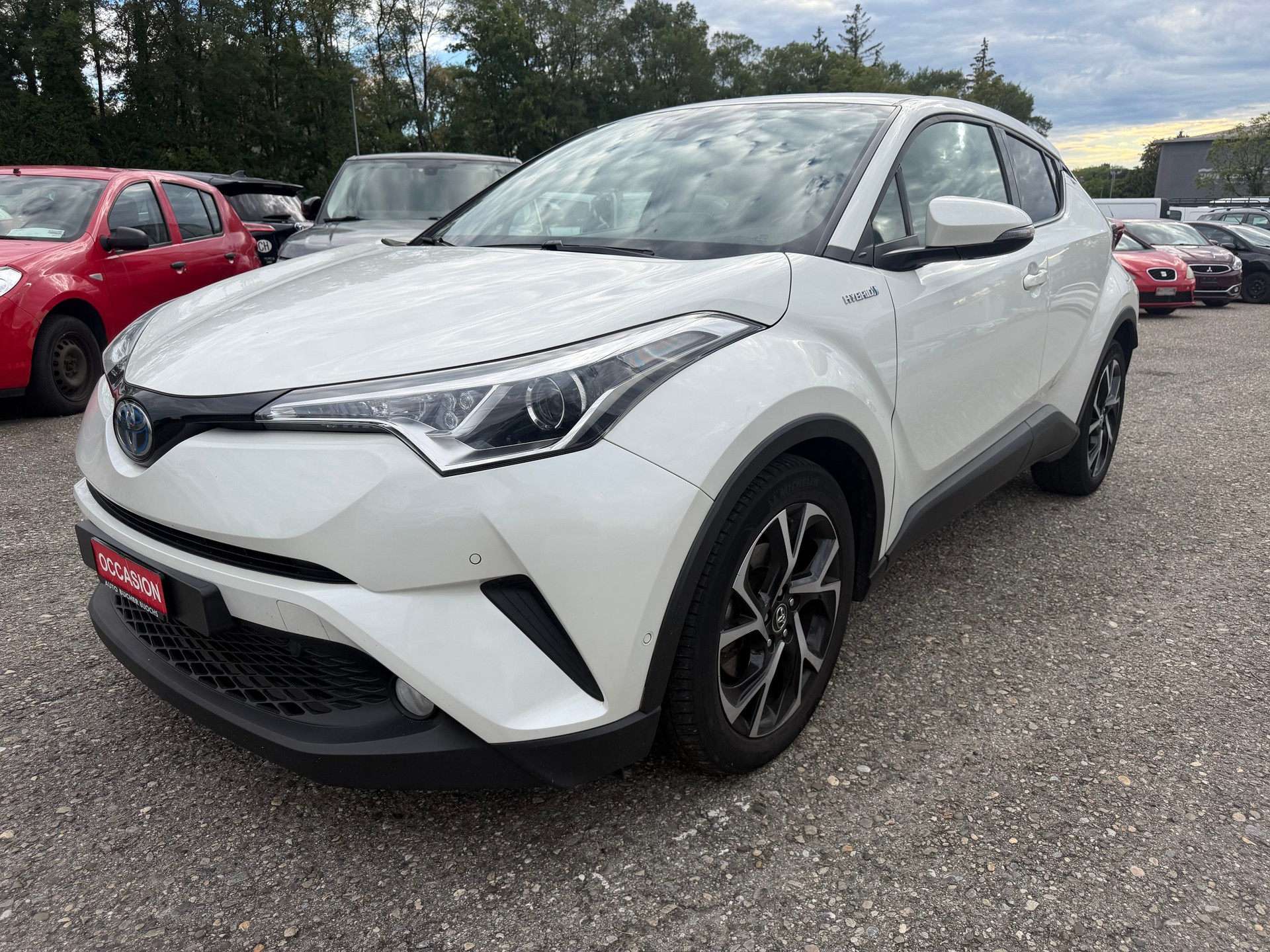 TOYOTA C-HR 1.8 HSD Premium CVT-image-1