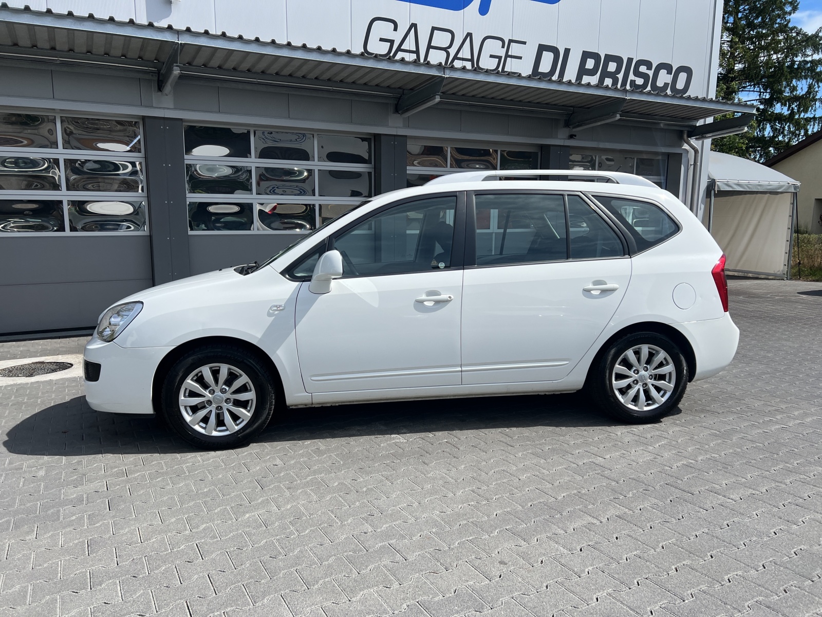 KIA Carens 1.6 CVVT Classic-image-1