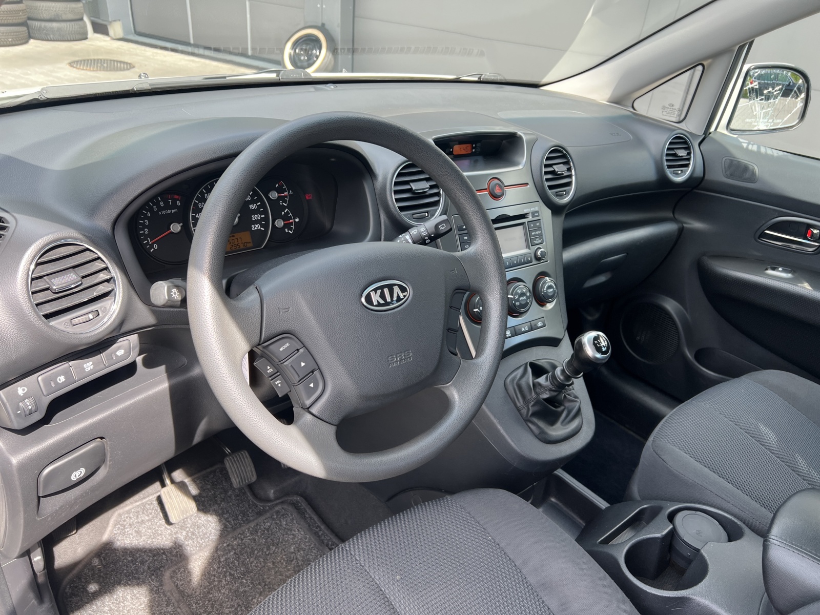 KIA Carens 1.6 CVVT Classic-image-9