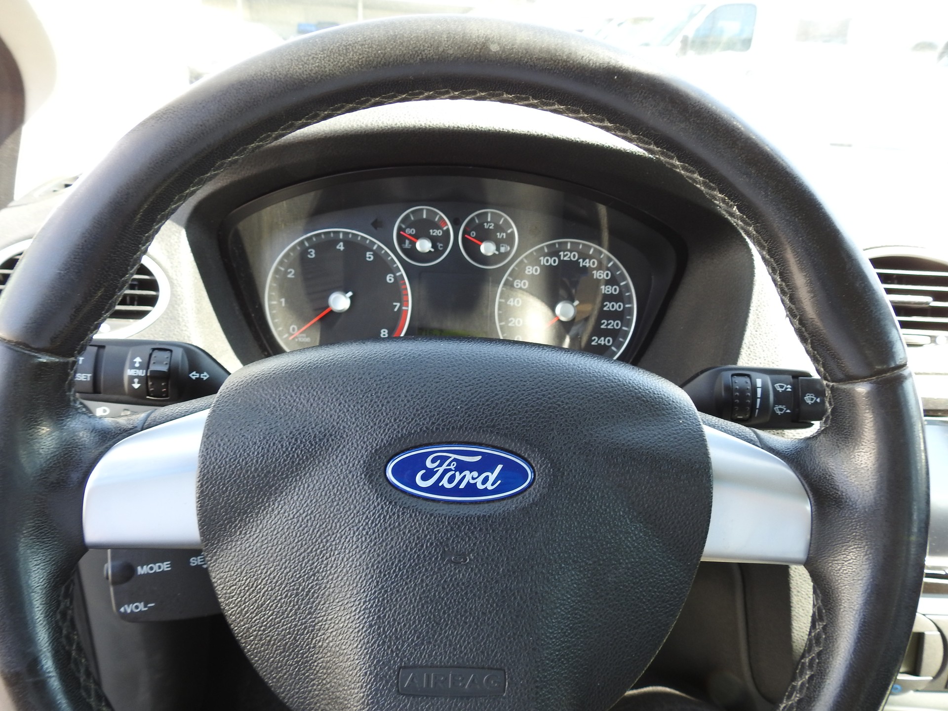 FORD Focus 1.8i Carving-image-24