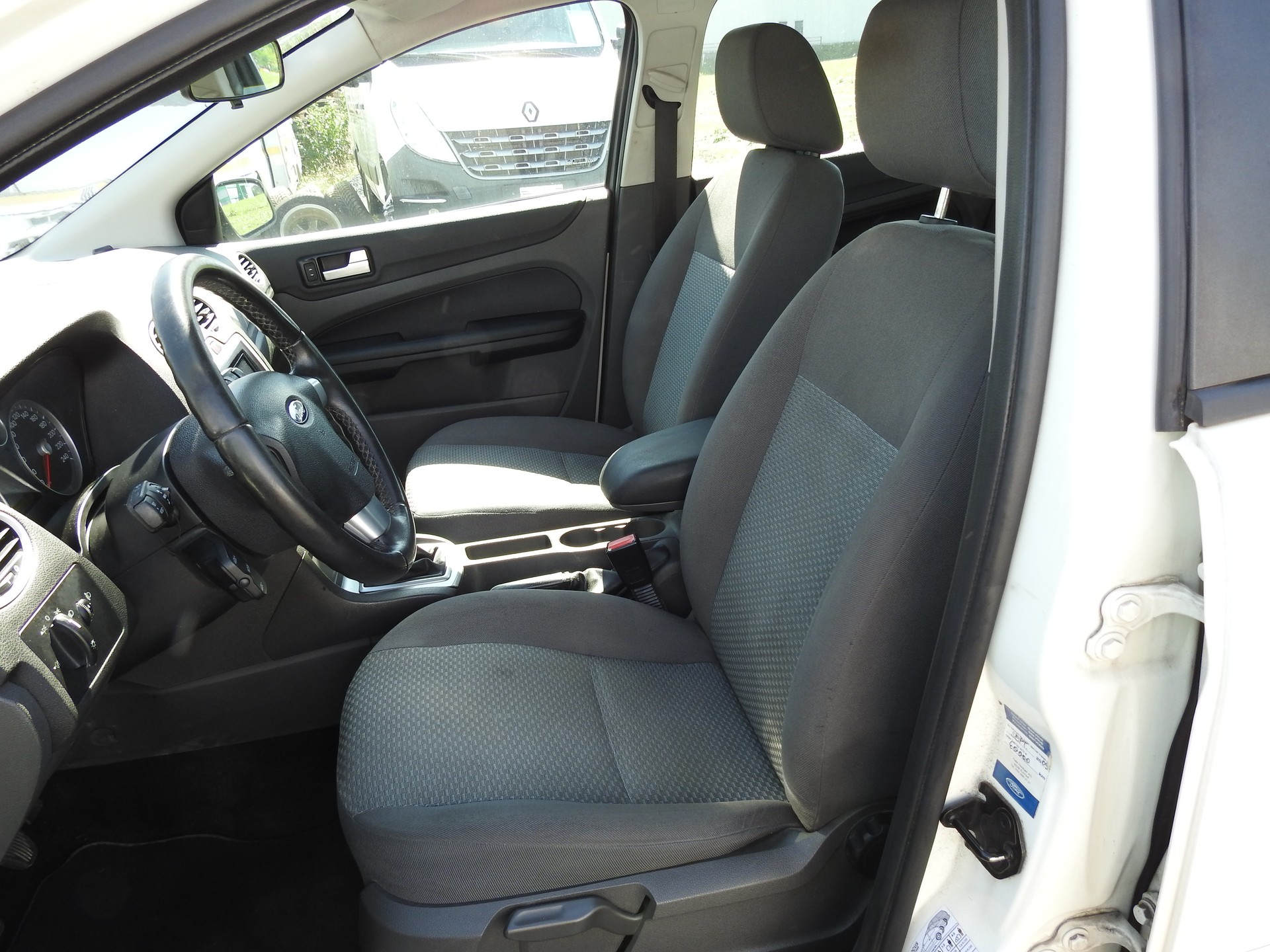 FORD Focus 1.8i Carving-image-13