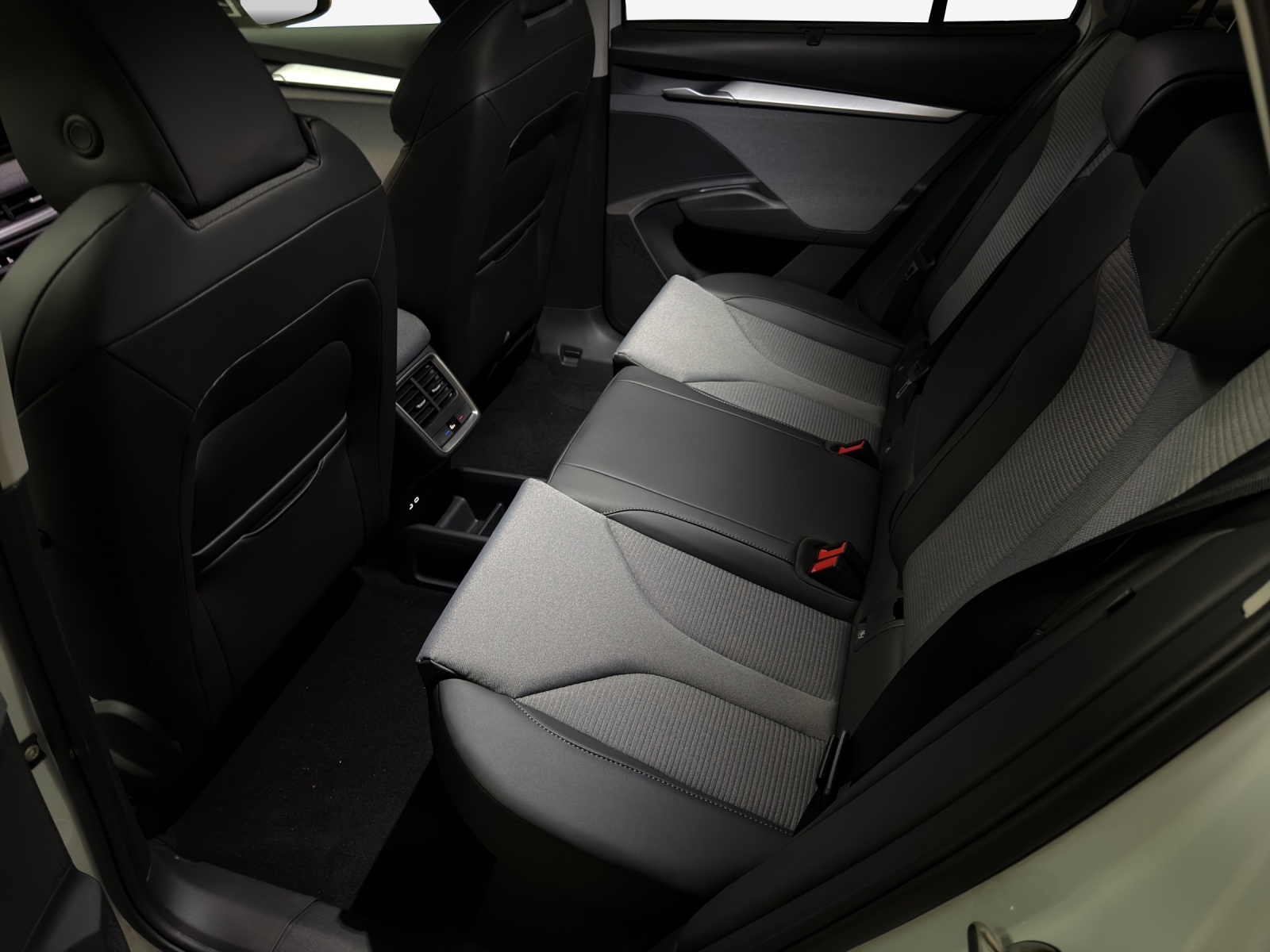 SKODA Enyaq 85x Dynamic 4x4-image-10