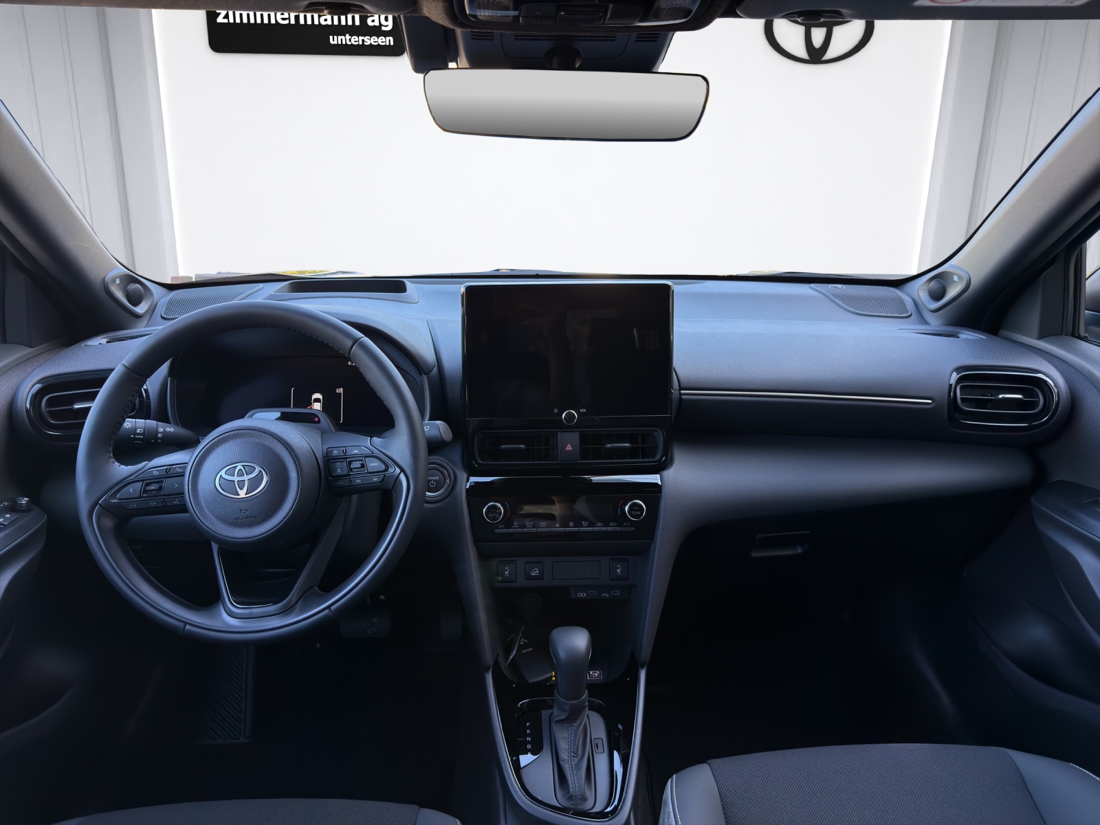 TOYOTA Yaris Cross 1.5 VVT-i HSD Premium AWD-image-13