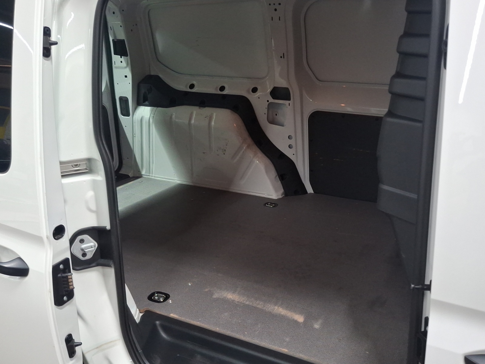 VW Caddy Cargo 2.0TDI Maxi-image-11