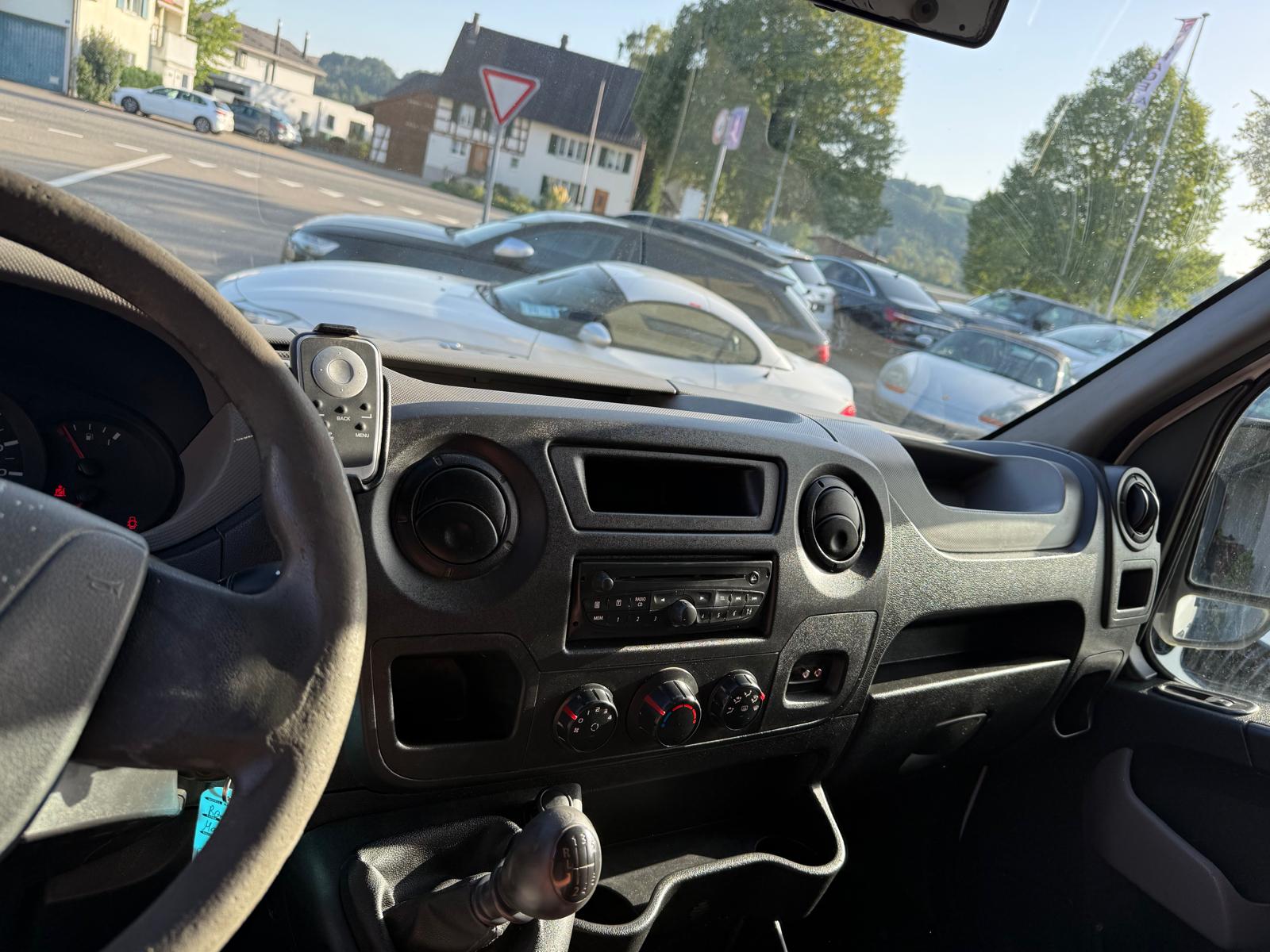 RENAULT Master T33 2.3dCi L1H1-image-6