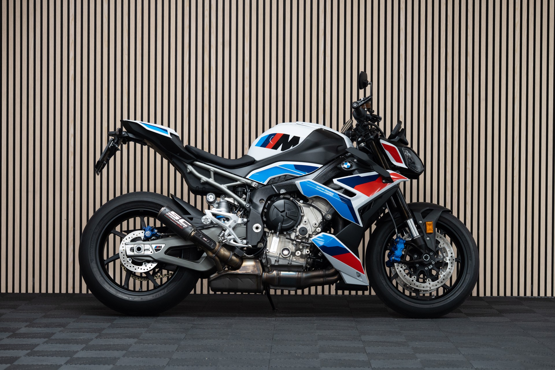 BMW M 1000 R mit SC Project Endschalldämpfer