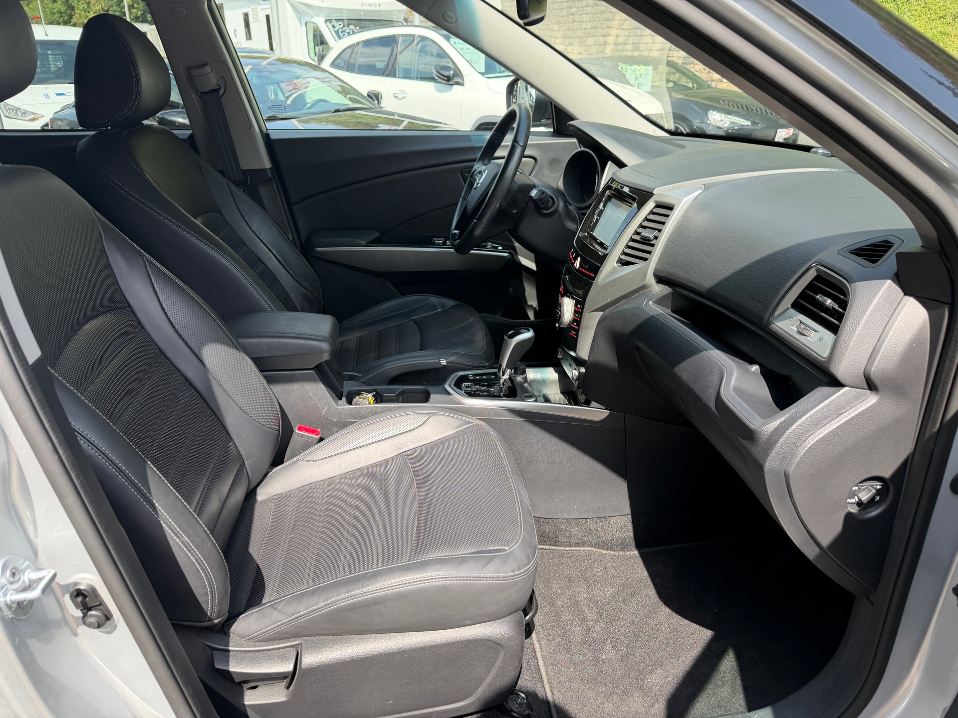 KGM-SsangYong Tivoli 1.6 e-XGi Sapphire 4WD Automatic-image-9