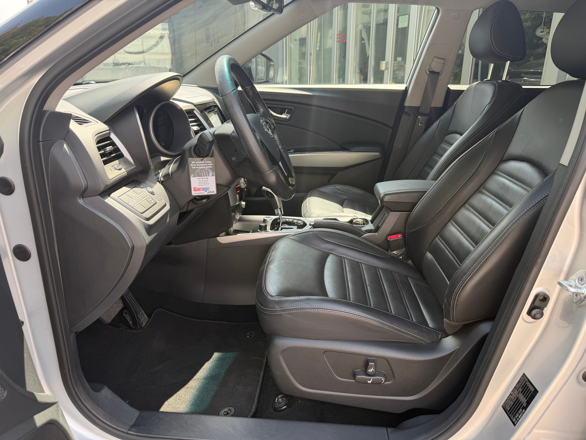 KGM-SsangYong Tivoli 1.6 e-XGi Sapphire 4WD Automatic-image-8