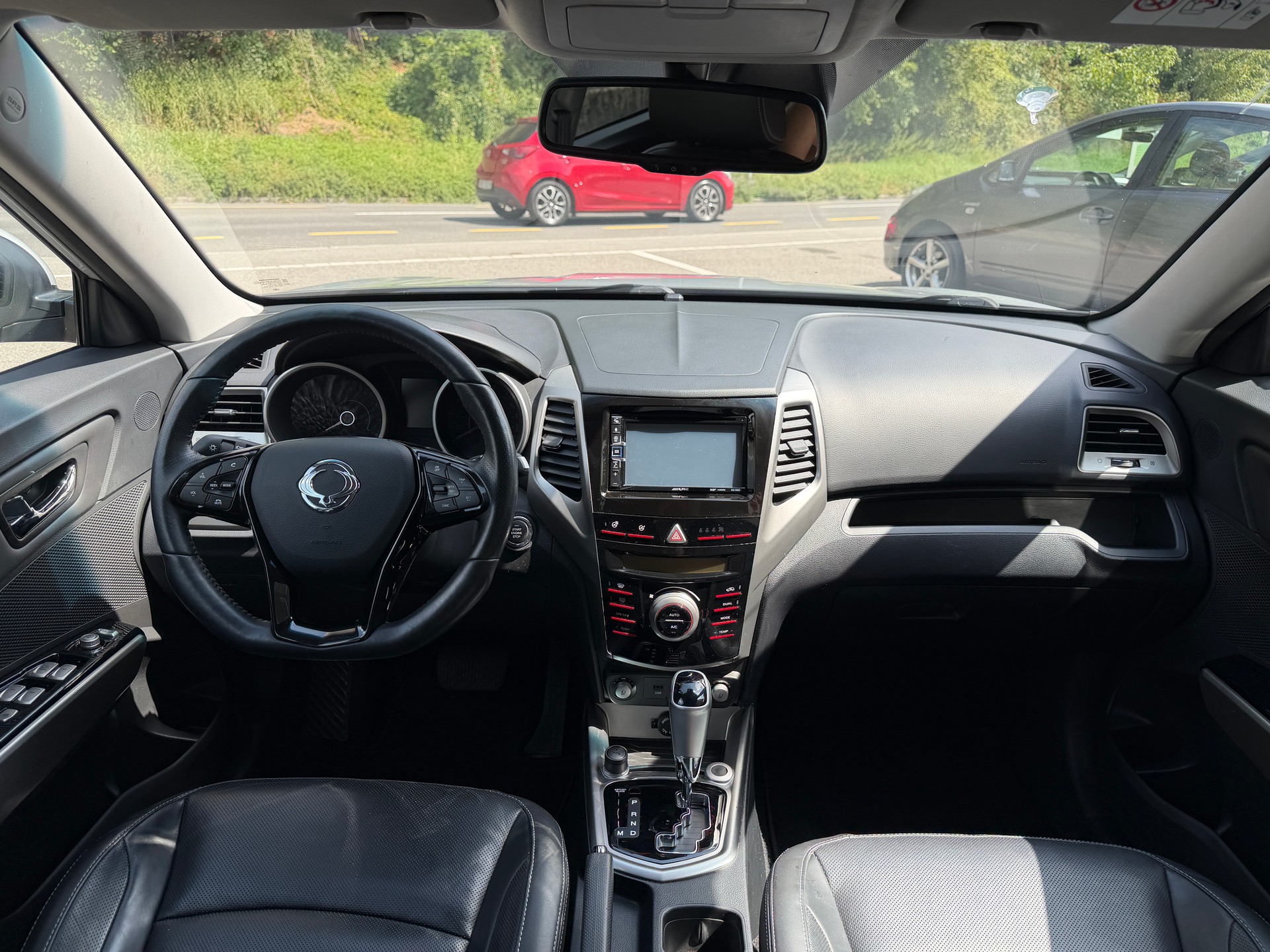 KGM-SsangYong Tivoli 1.6 e-XGi Sapphire 4WD Automatic-image-11