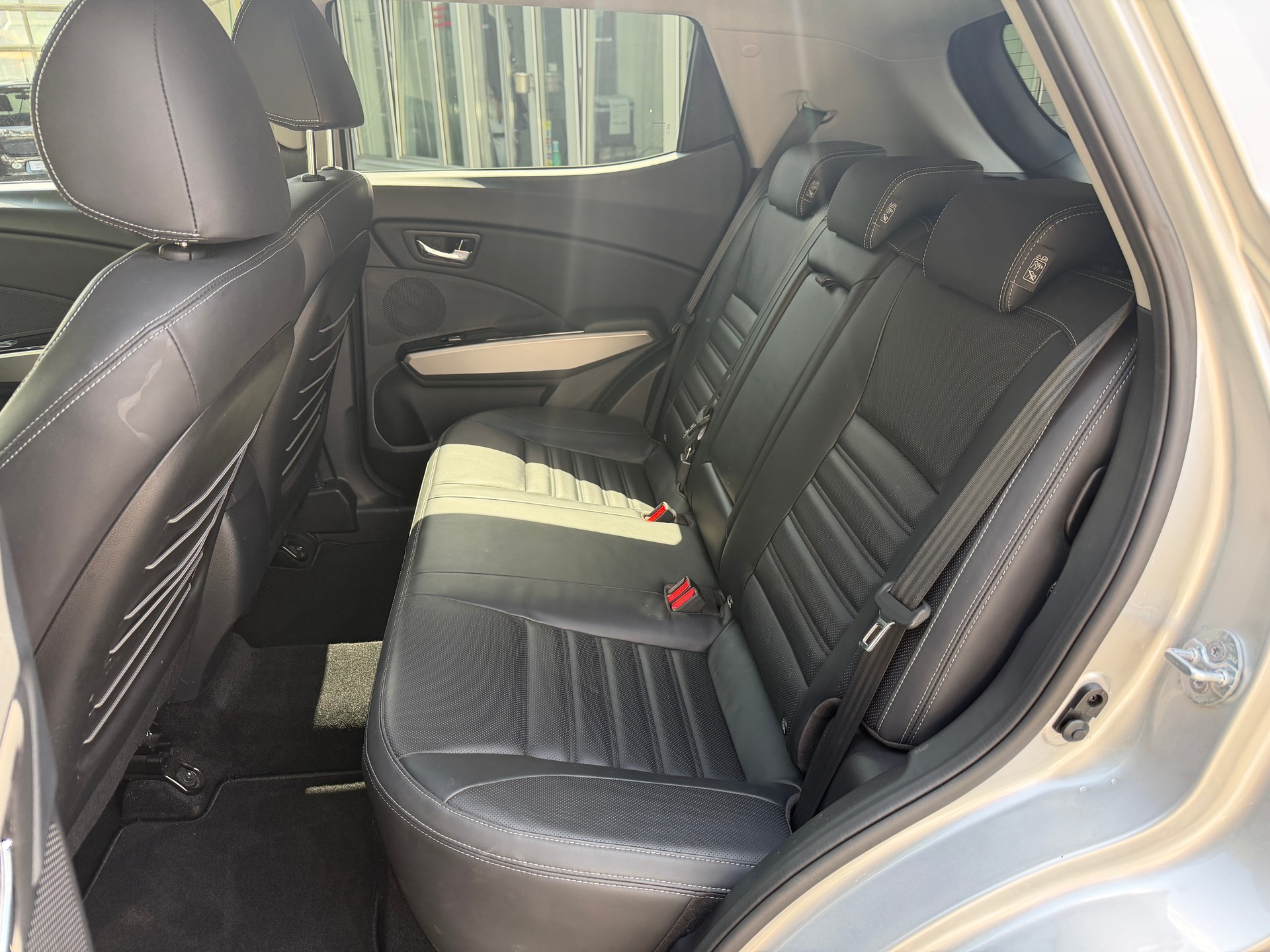 KGM-SsangYong Tivoli 1.6 e-XGi Sapphire 4WD Automatic-image-12