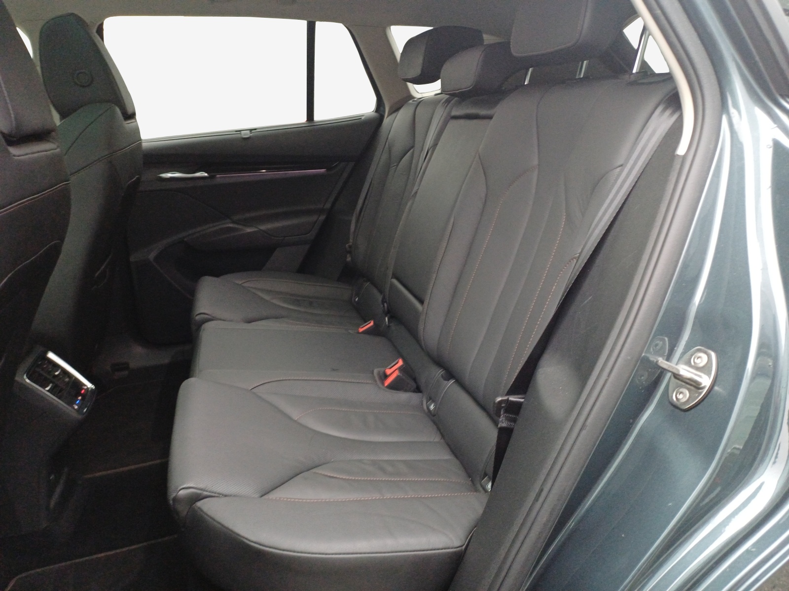 SKODA Enyaq iV 80-image-11