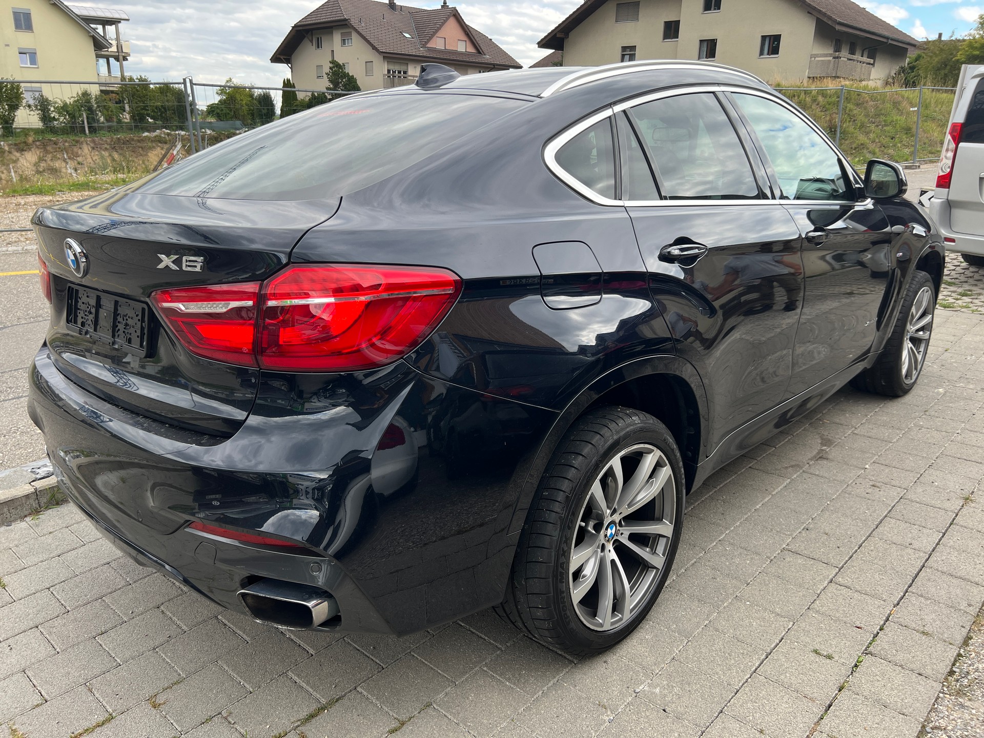 BMW X6 xDrive 50i Steptronic-image-2