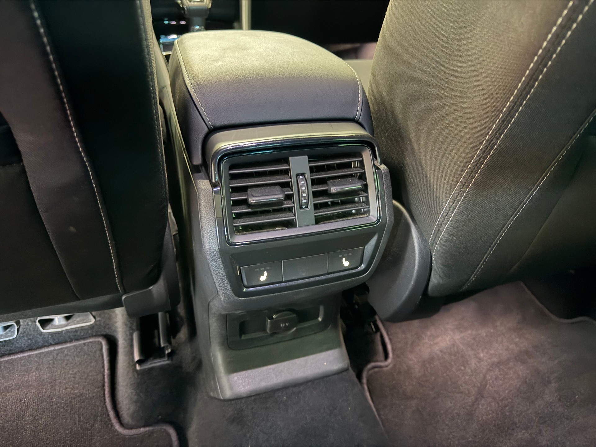 SKODA Karoq 1.5 TSI SportLine DSG-image-13