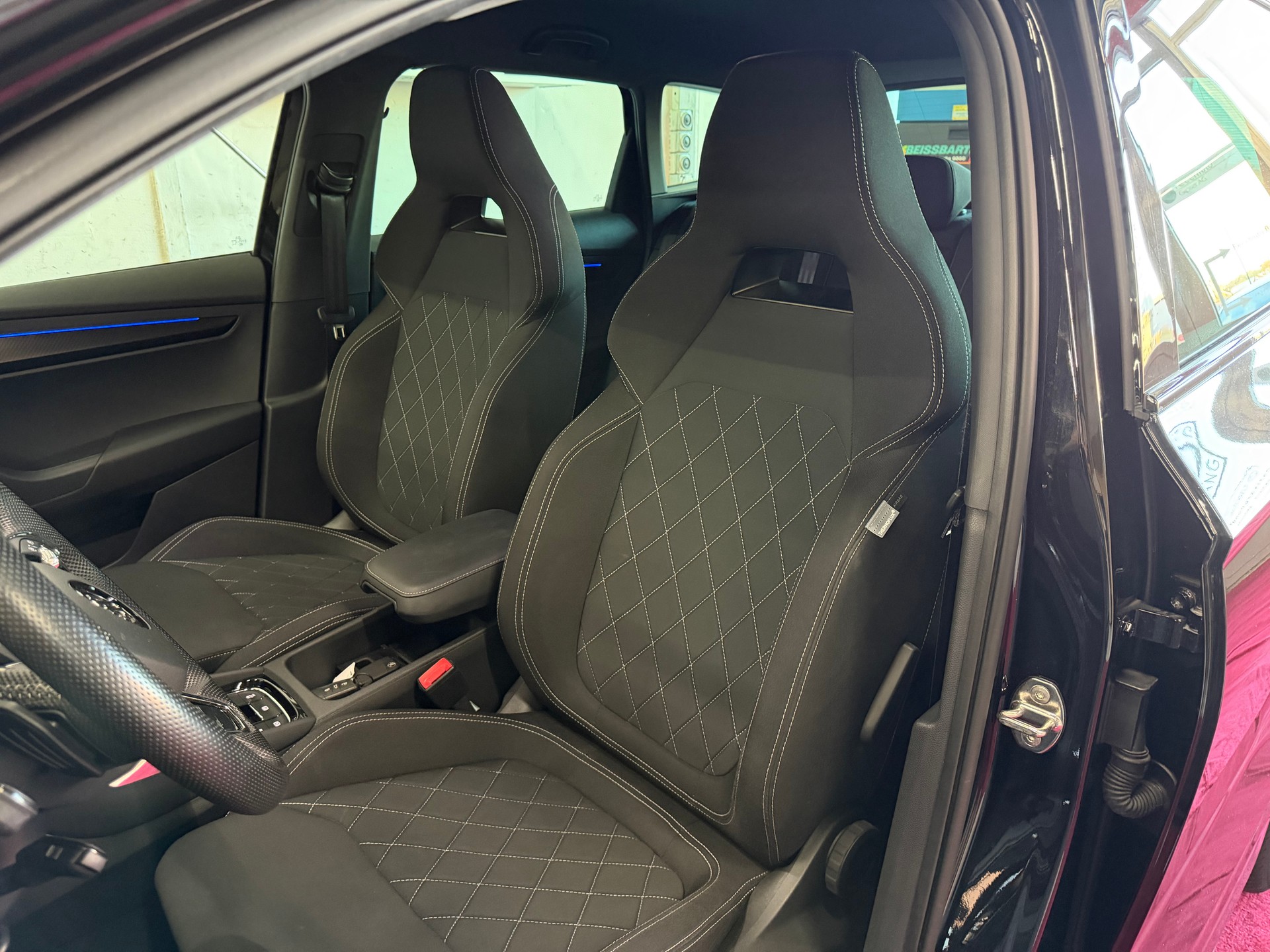 SKODA Karoq 1.5 TSI SportLine DSG-image-11
