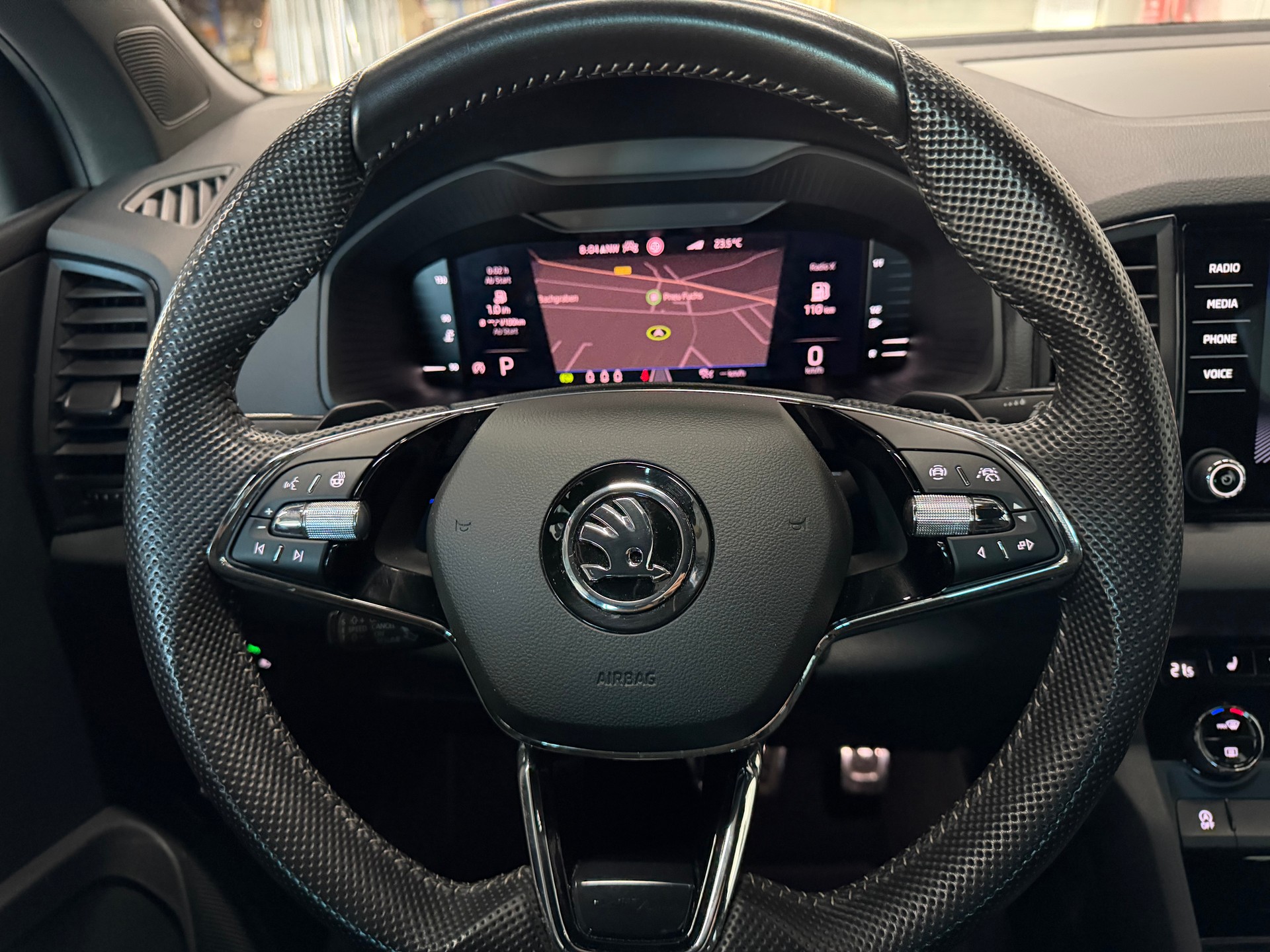 SKODA Karoq 1.5 TSI SportLine DSG-image-8