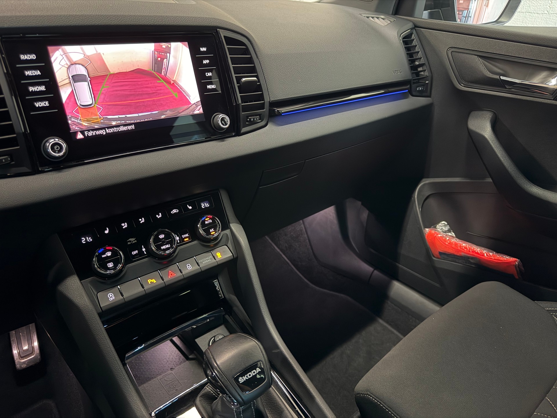 SKODA Karoq 1.5 TSI SportLine DSG-image-9