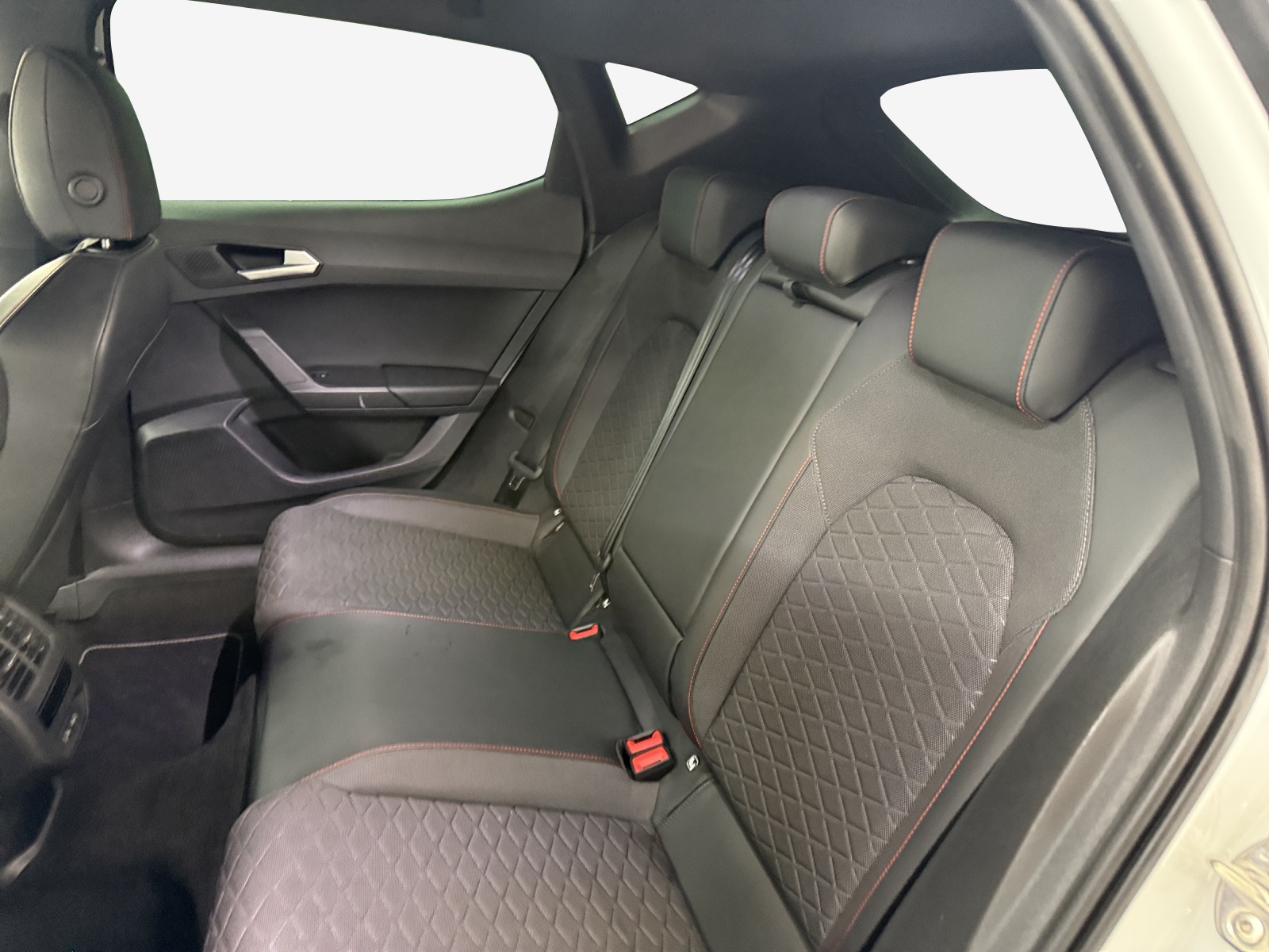 SEAT Leon 1.5 eTSI mHEV DSG FR-image-11