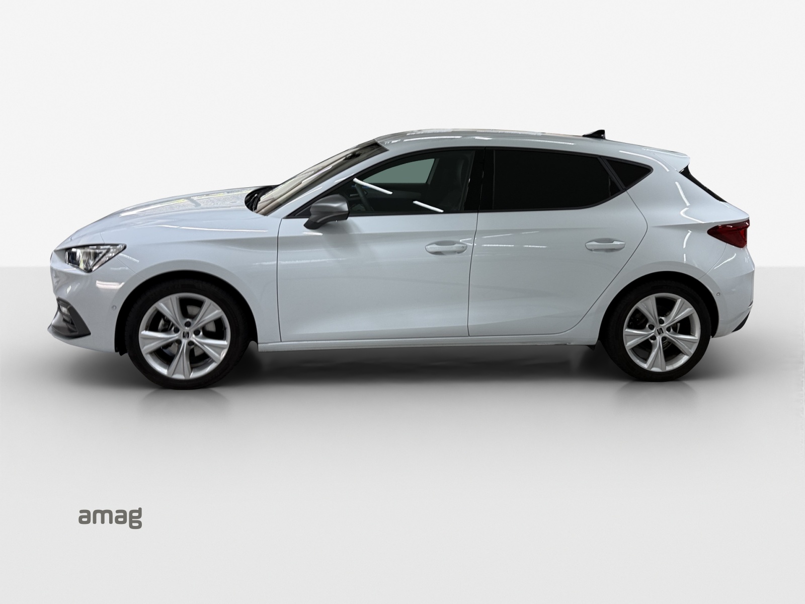 SEAT Leon 1.5 eTSI mHEV DSG FR-image-1
