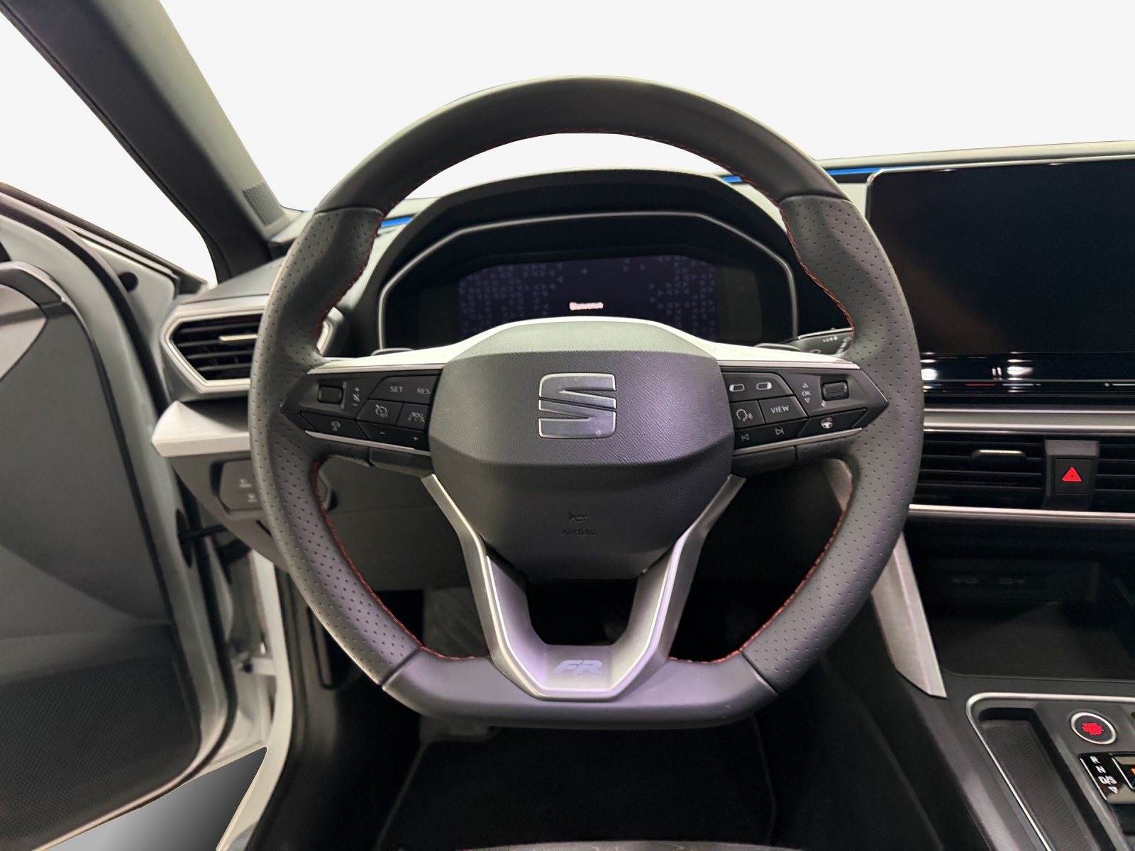 SEAT Leon 1.5 eTSI mHEV DSG FR-image-9