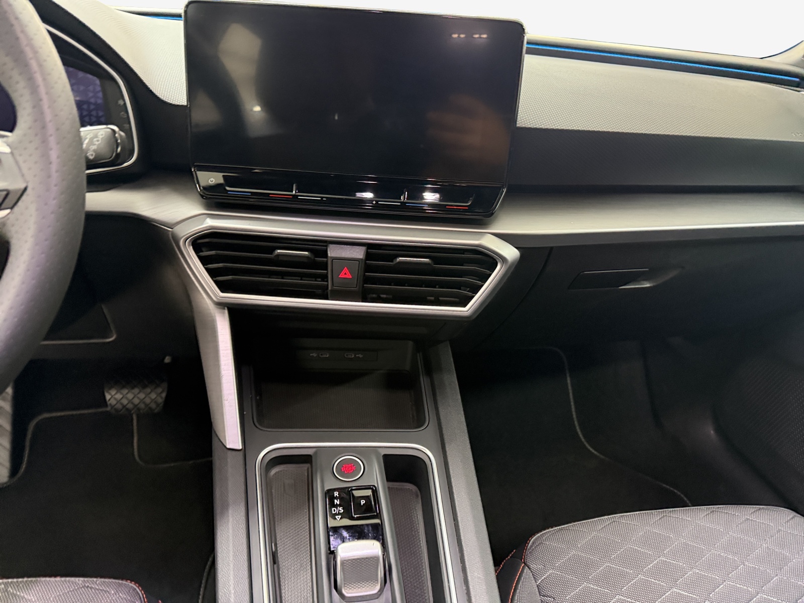 SEAT Leon 1.5 eTSI mHEV DSG FR-image-10