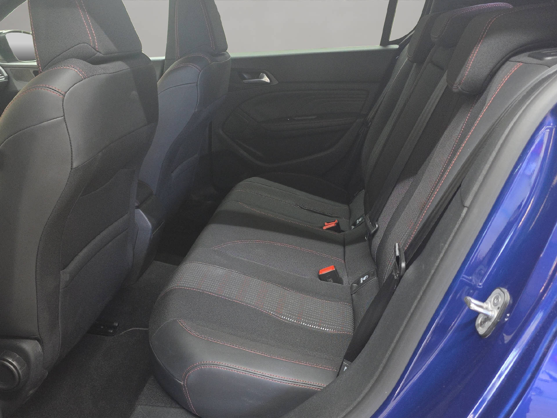PEUGEOT 308 1.2 PureTech 130 GT Line S/S-image-9
