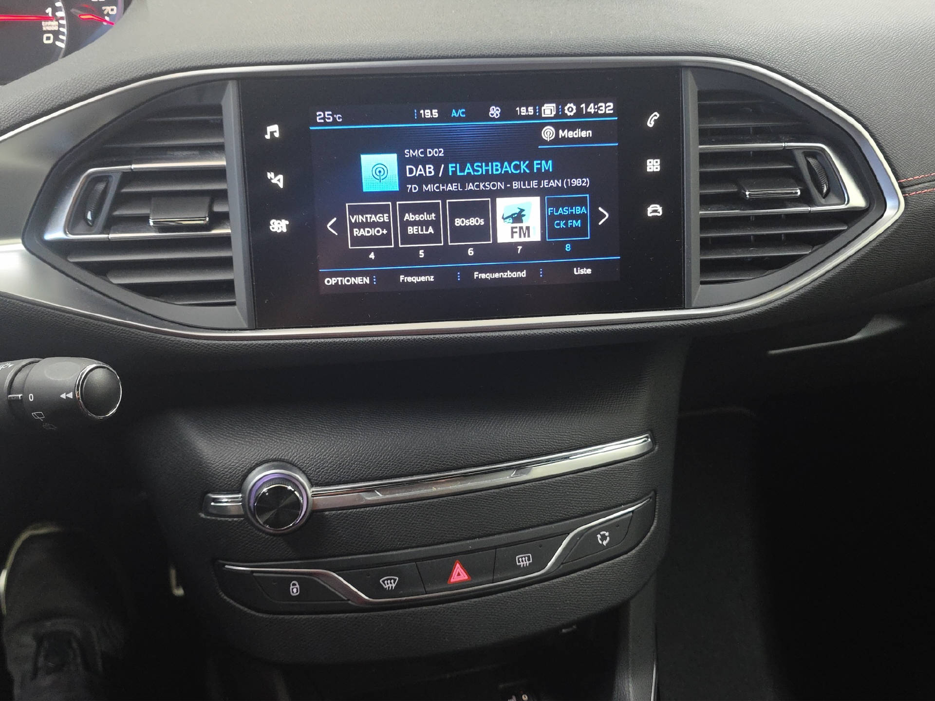 PEUGEOT 308 1.2 PureTech 130 GT Line S/S-image-8